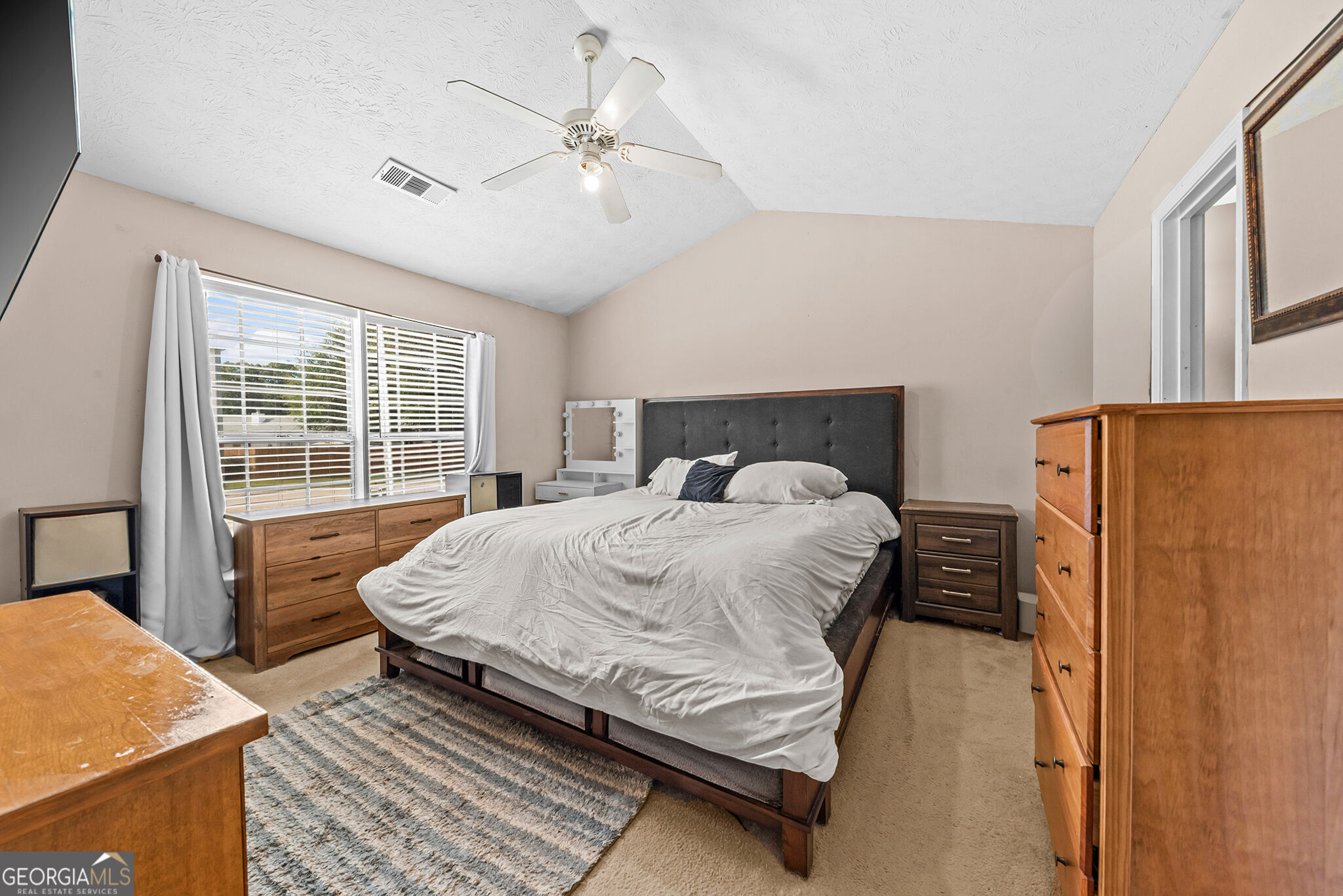 208 Winery Way Property Photo 6
