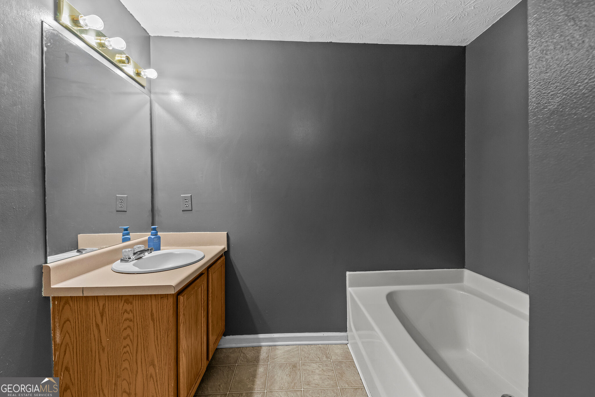 208 Winery Way Property Photo 7