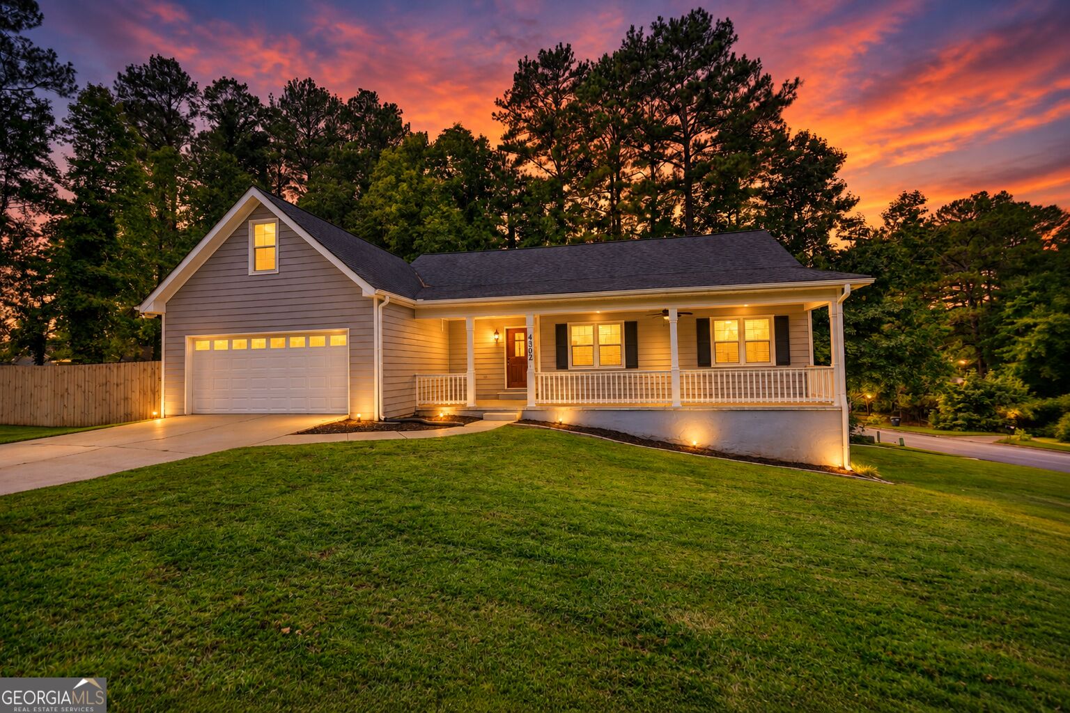4302 Derbyshire Trace Se Property Photo 1