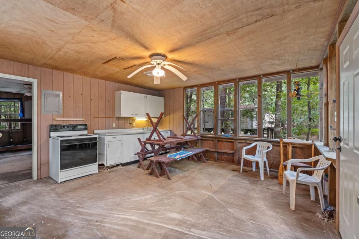 628 Riverside Drive Property Photo 8