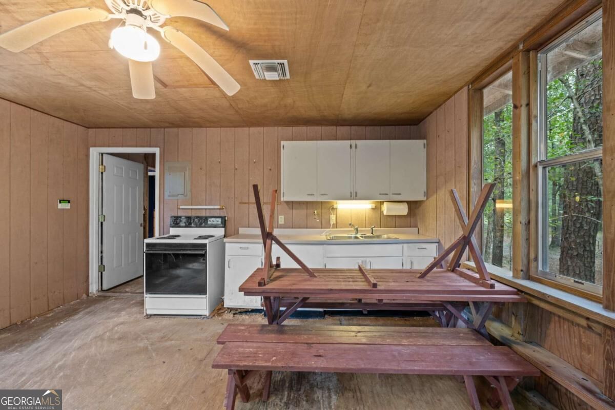 628 Riverside Drive Property Photo 11