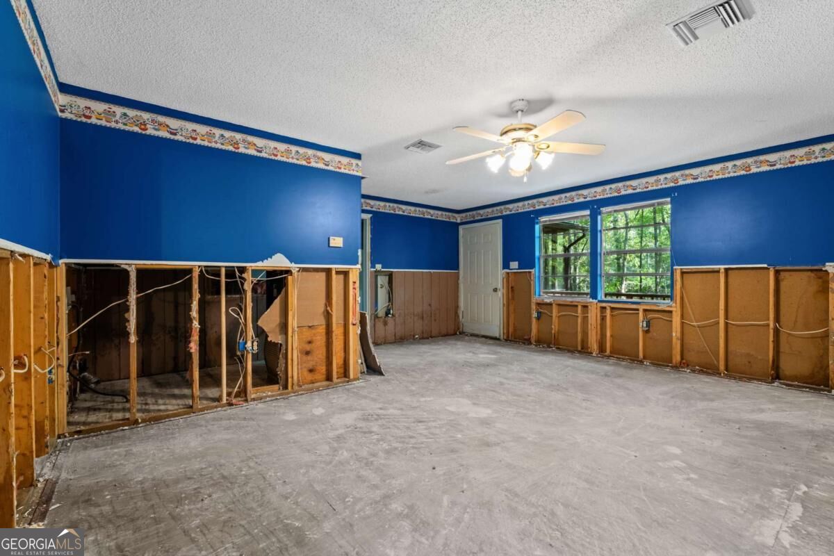 628 Riverside Drive Property Photo 14