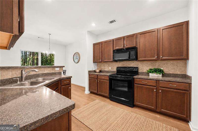 306 Pin Oak Avenue Property Photo 3