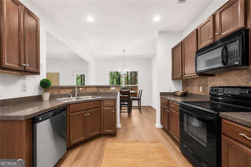 306 Pin Oak Avenue Property Photo 8