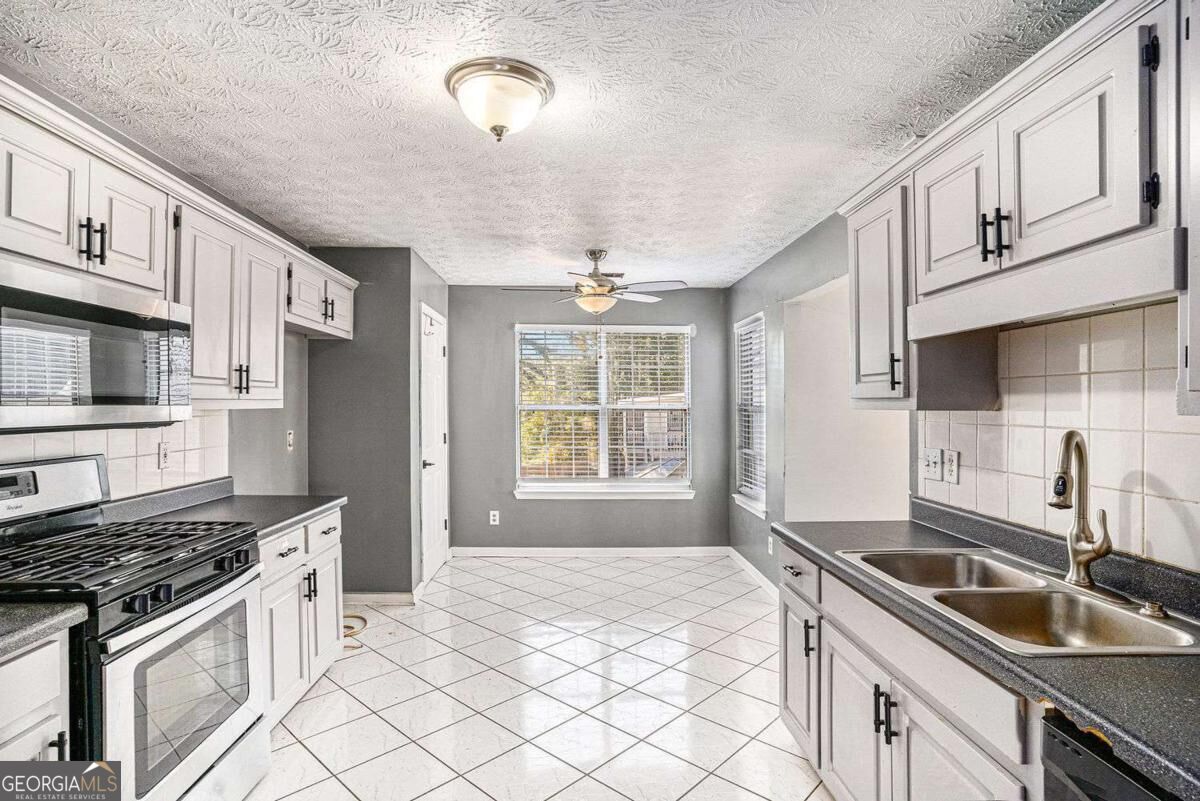 2733 Cedar Tree Lane Property Photo 8