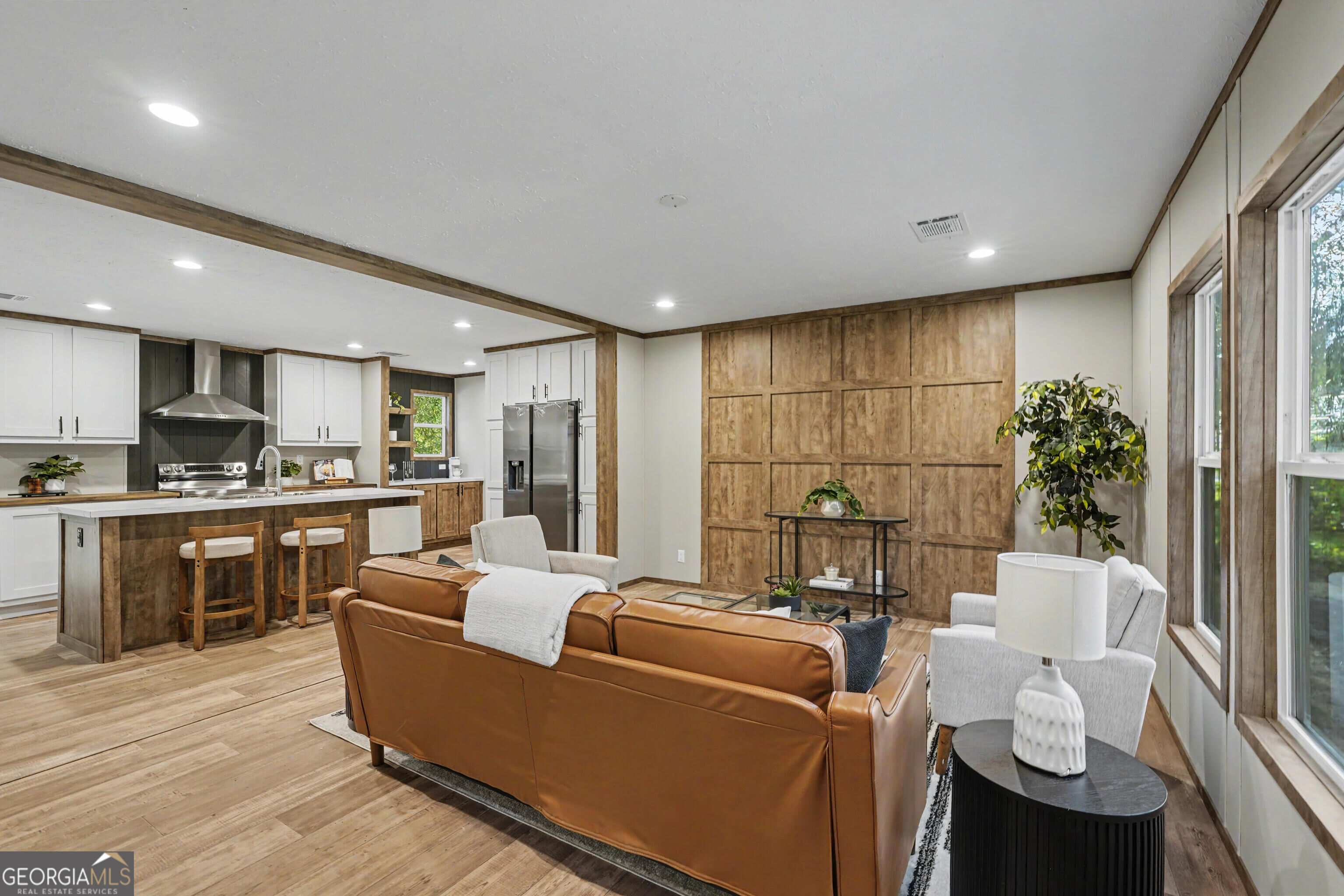 45 2nd Property Photo 3