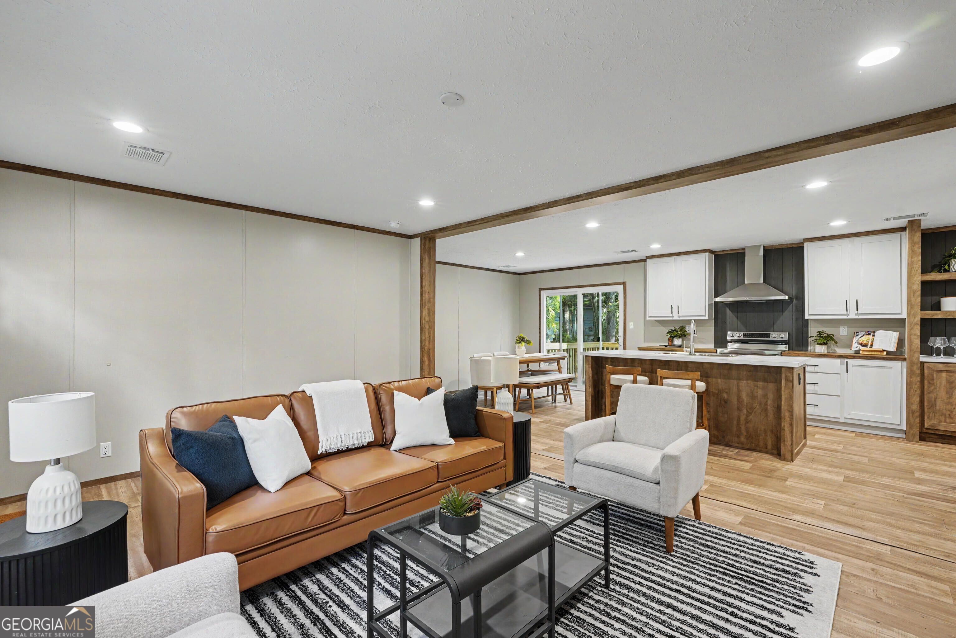 45 2nd Property Photo 4