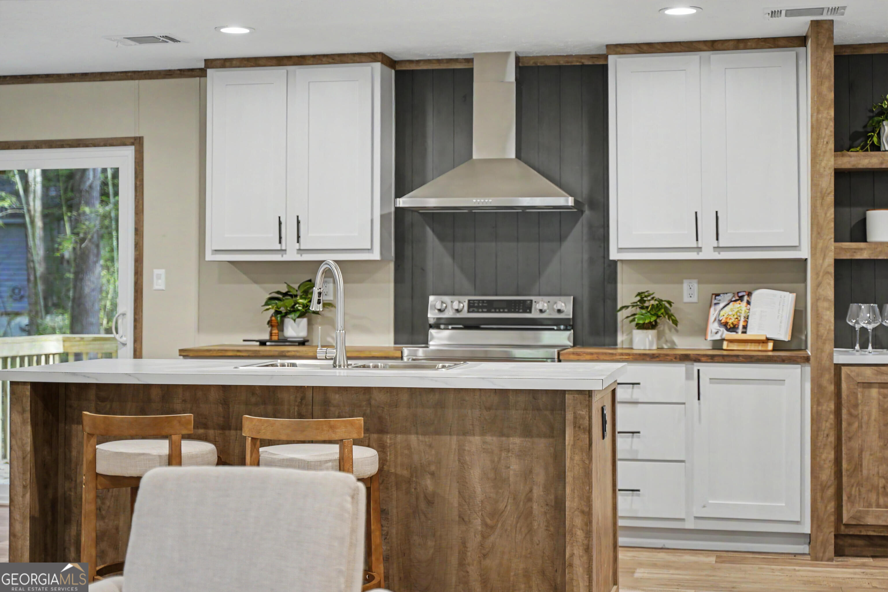 45 2nd Property Photo 10