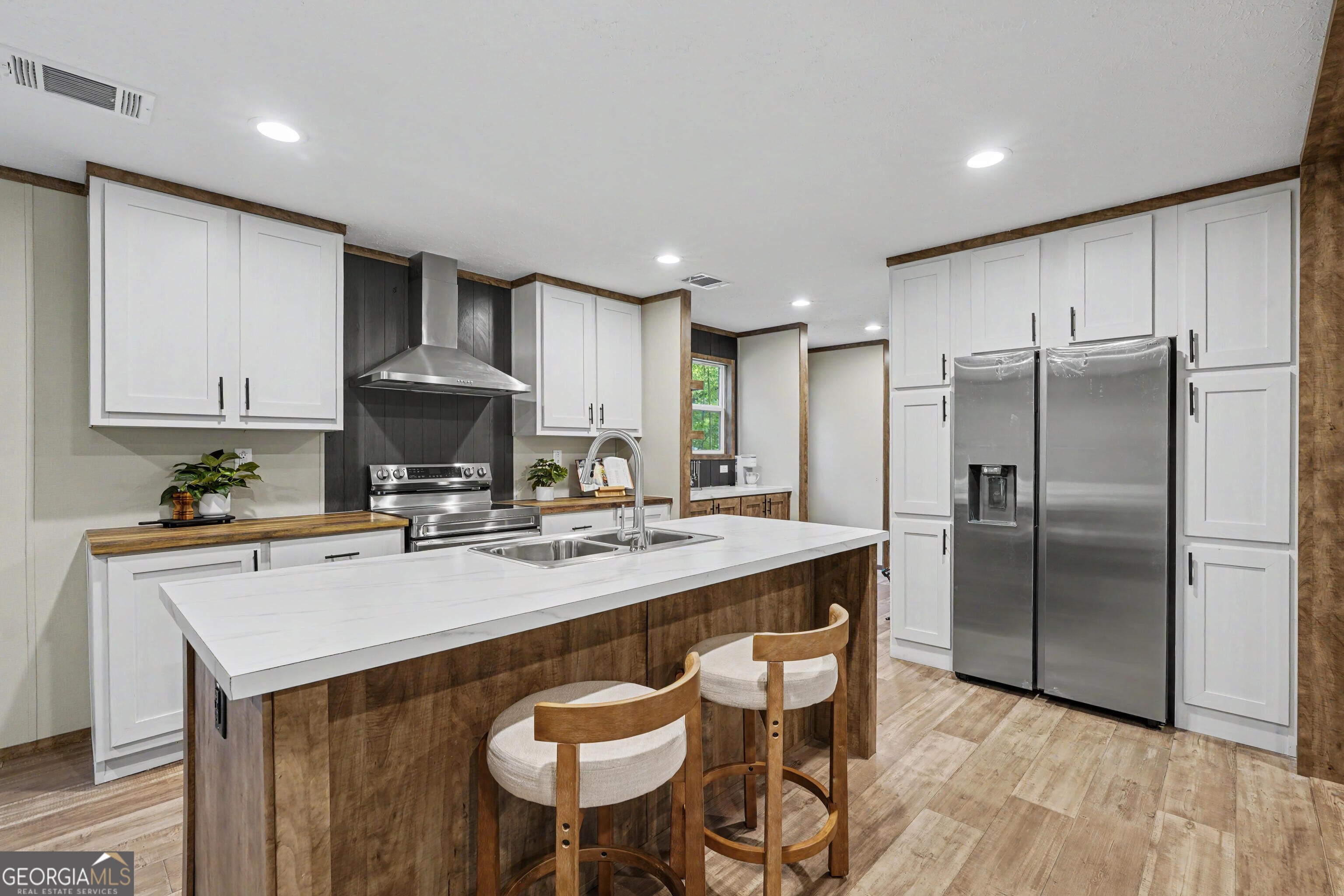 45 2nd Property Photo 11