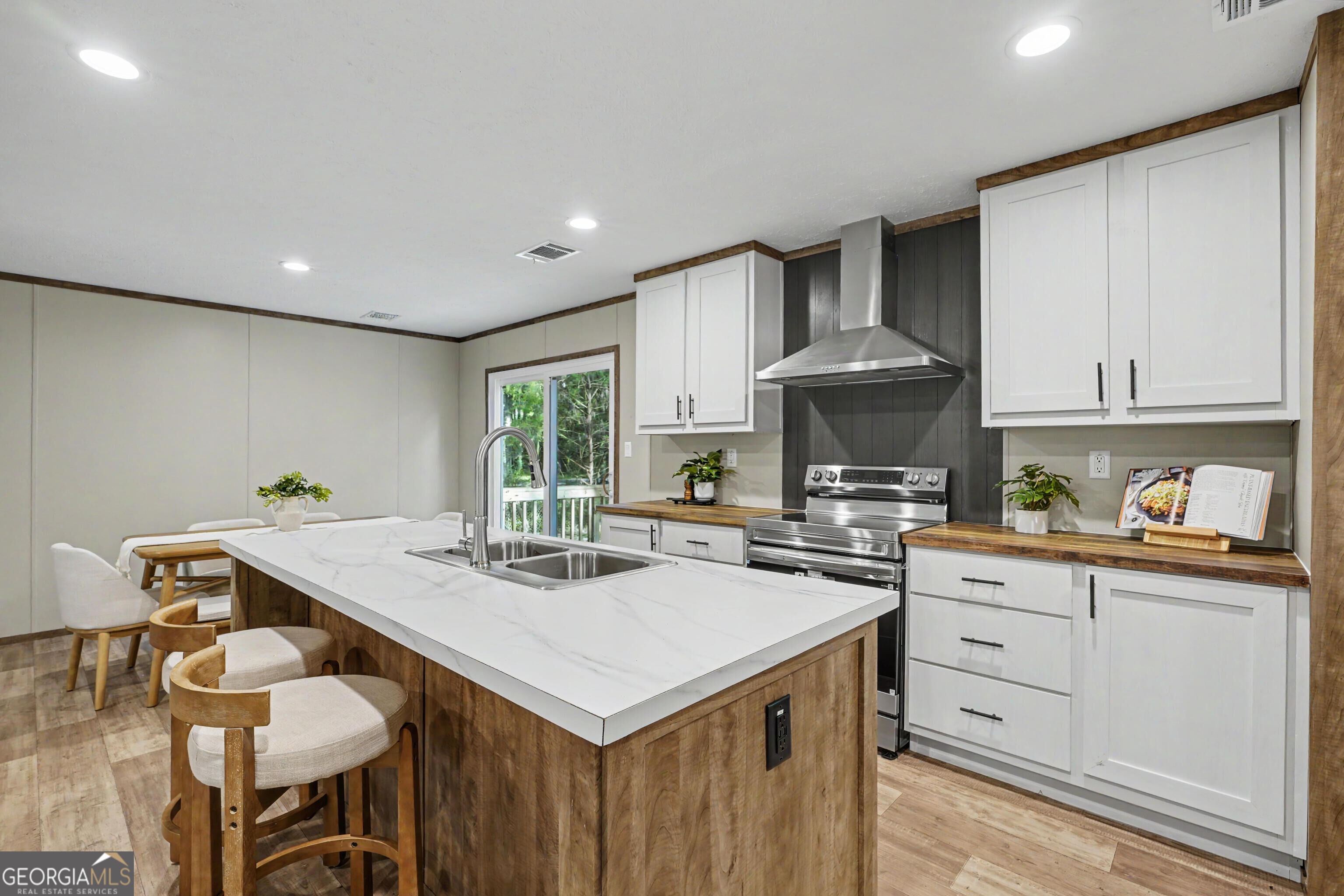 45 2nd Property Photo 12