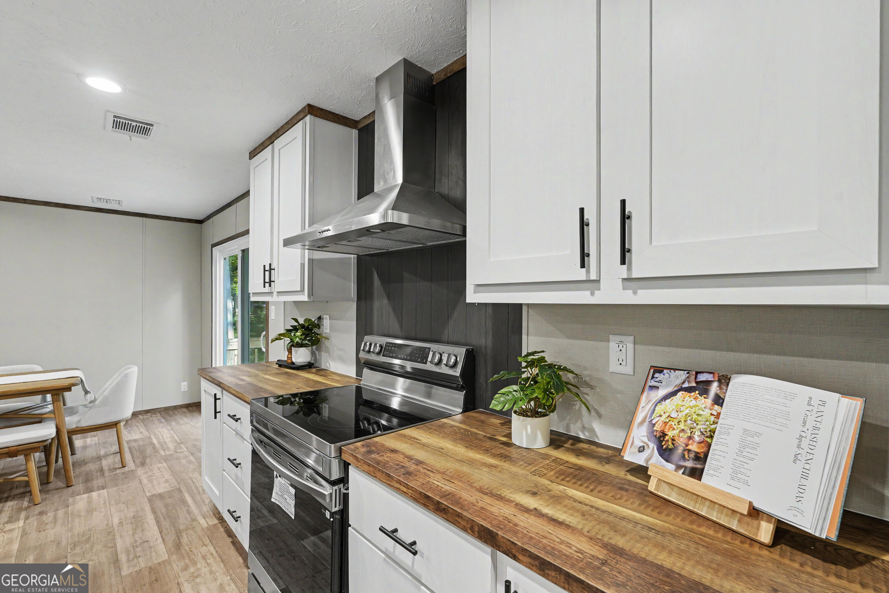 45 2nd Property Photo 13