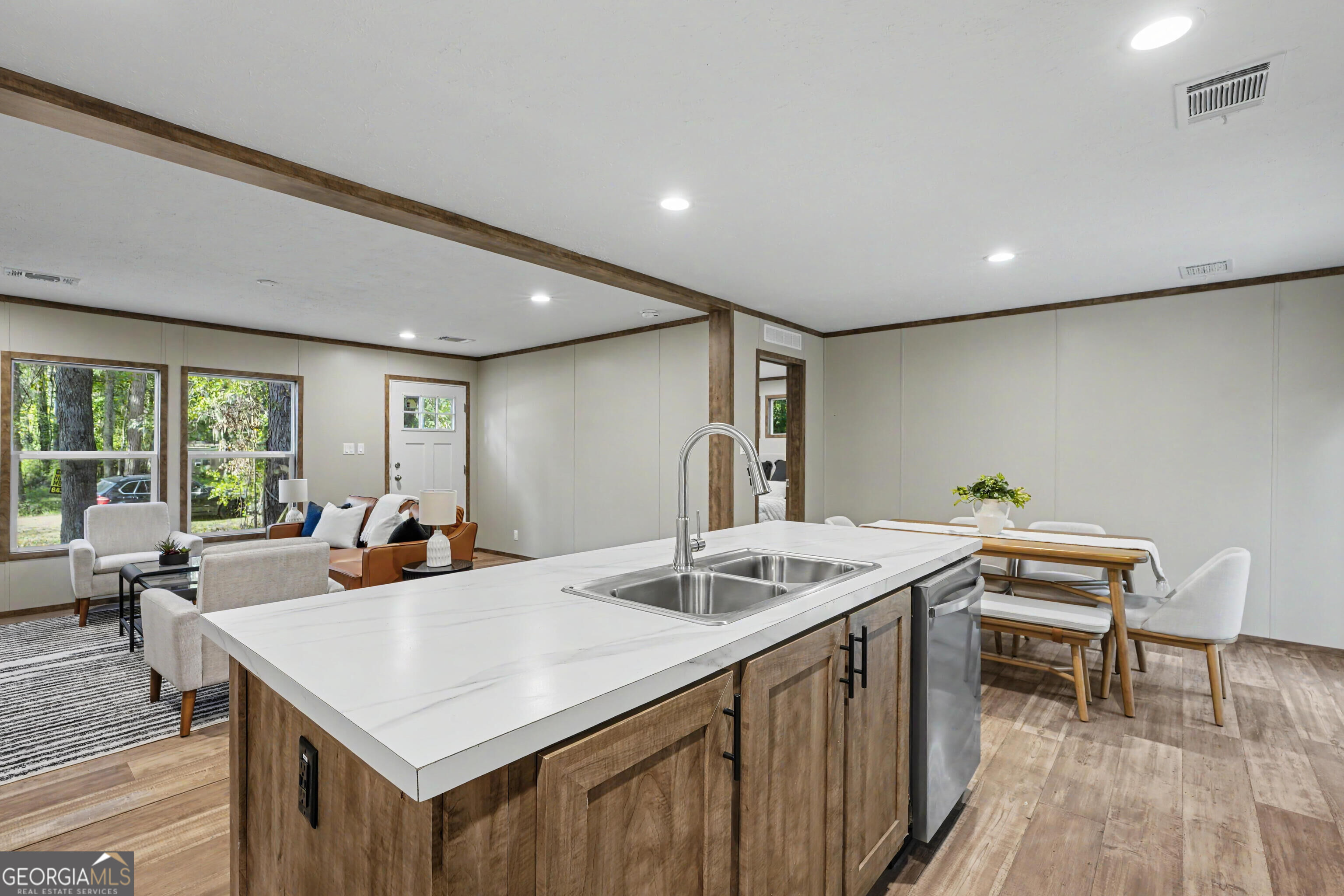 45 2nd Property Photo 14