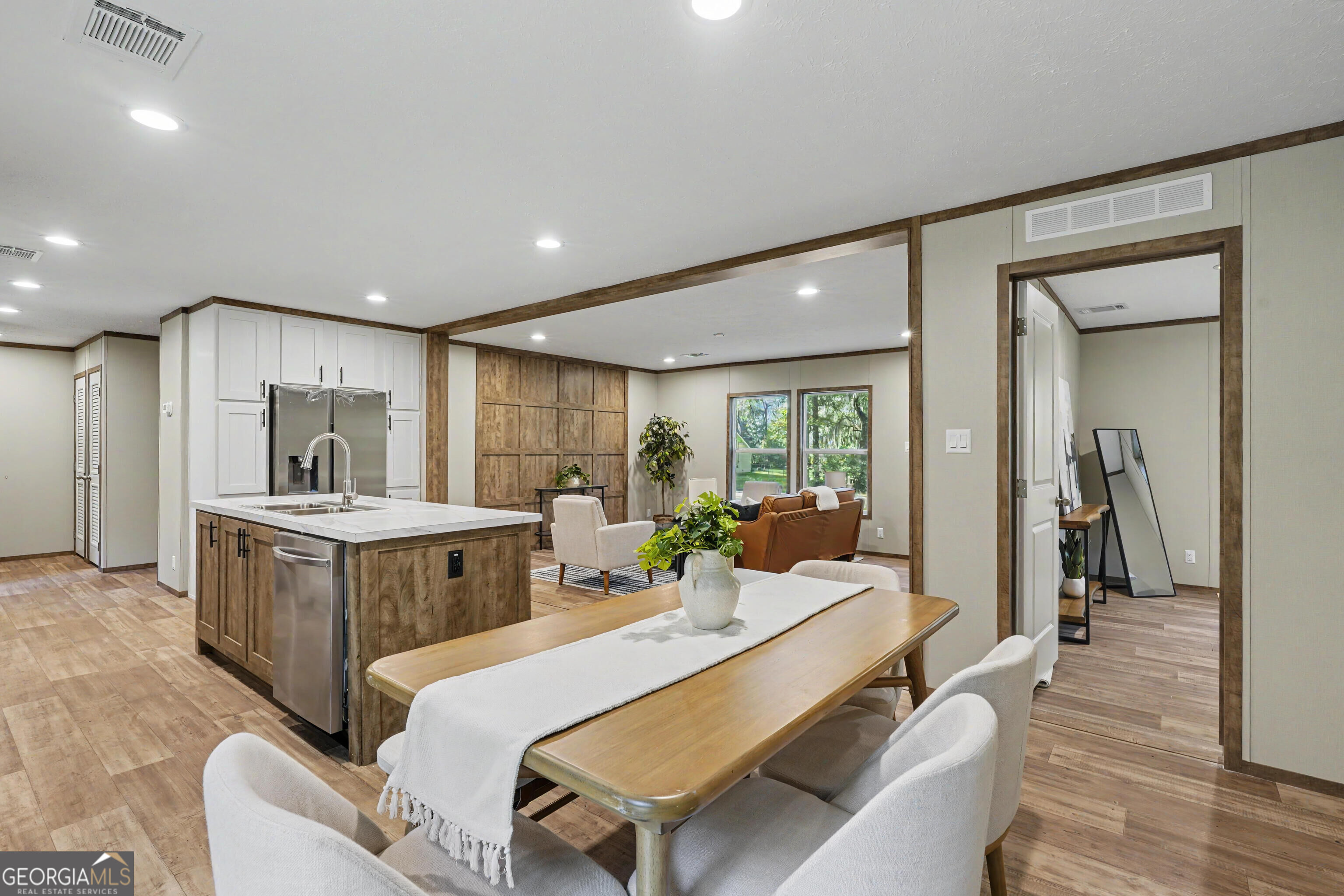 45 2nd Property Photo 15
