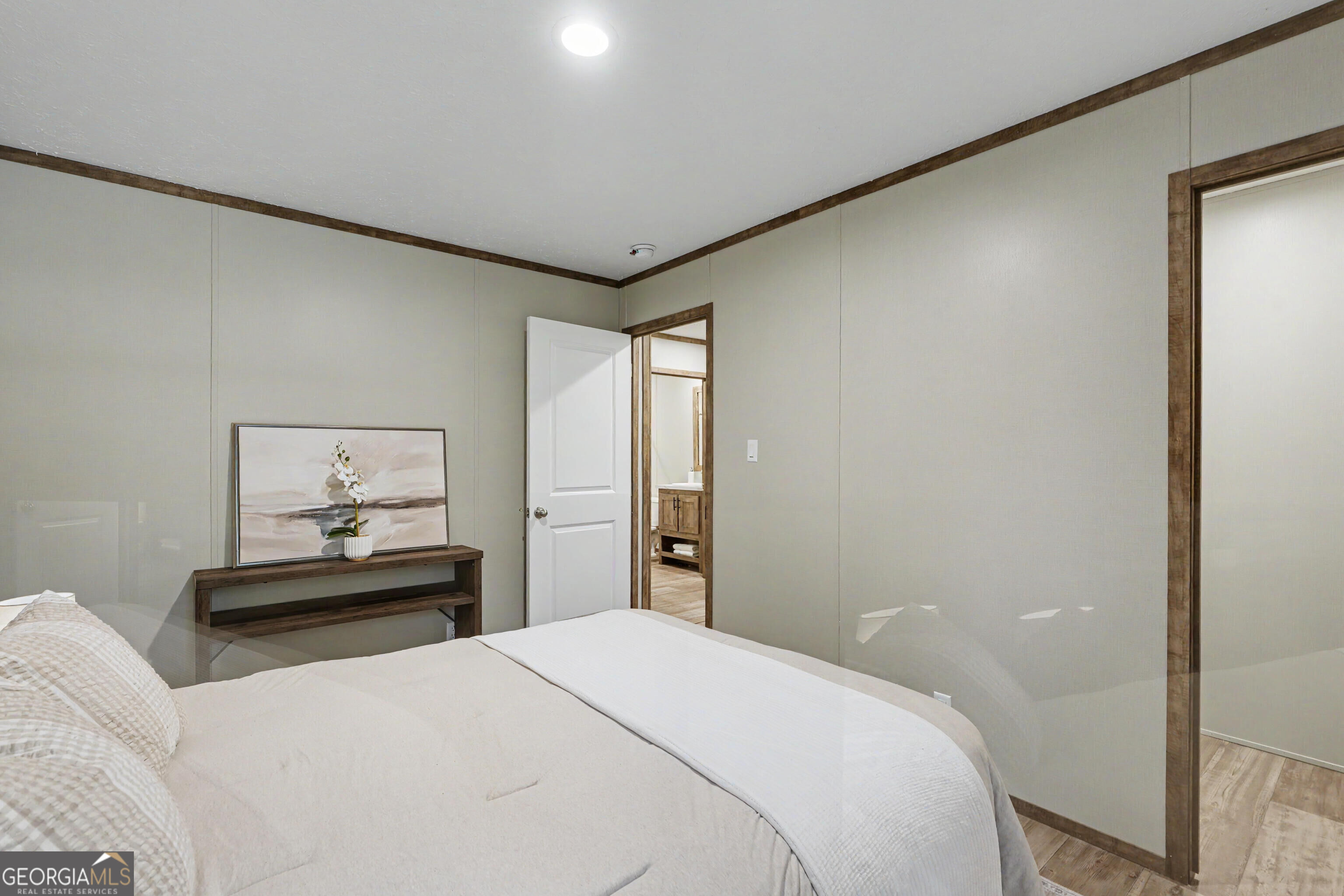 45 2nd Property Photo 28