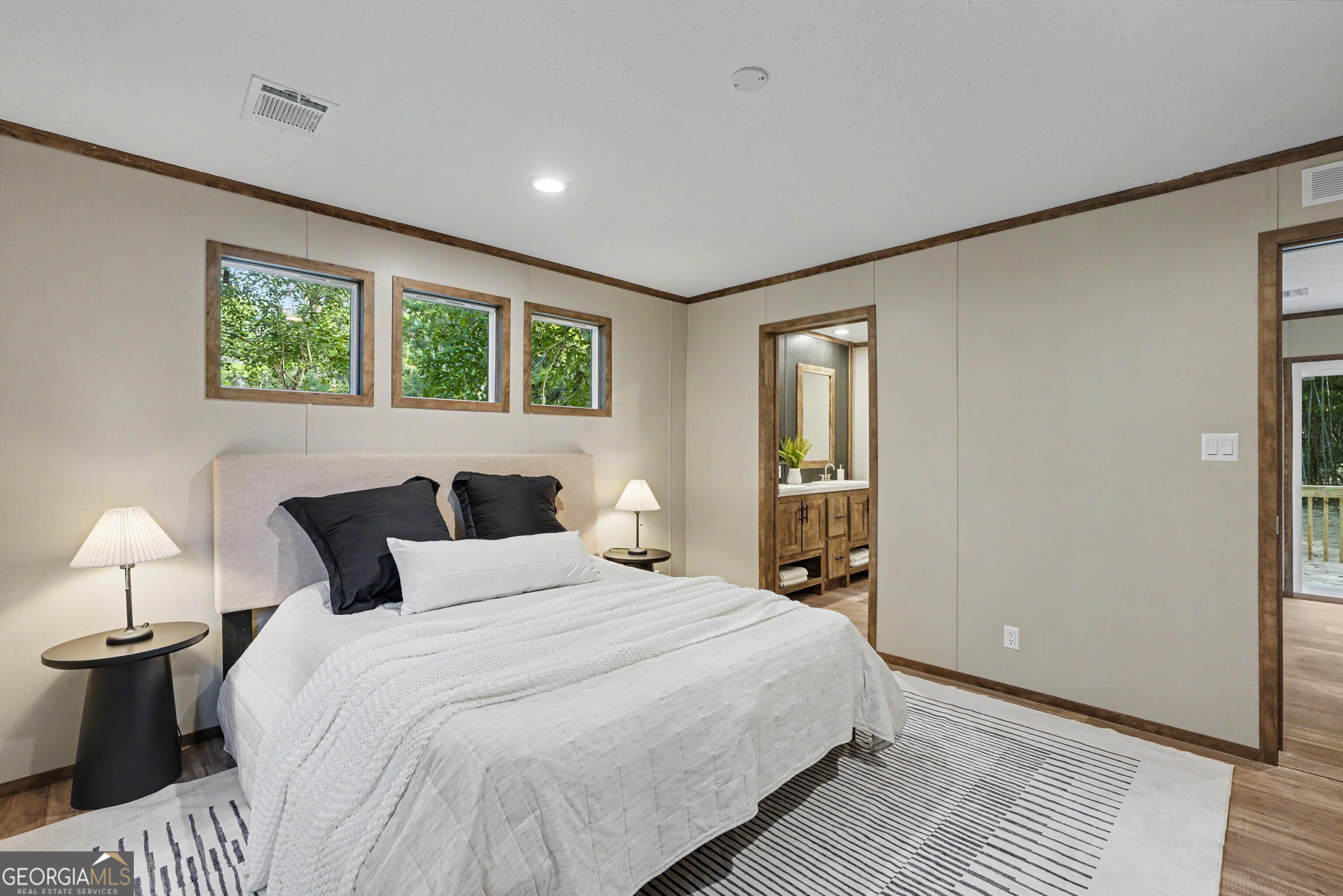 45 2nd Property Photo 30