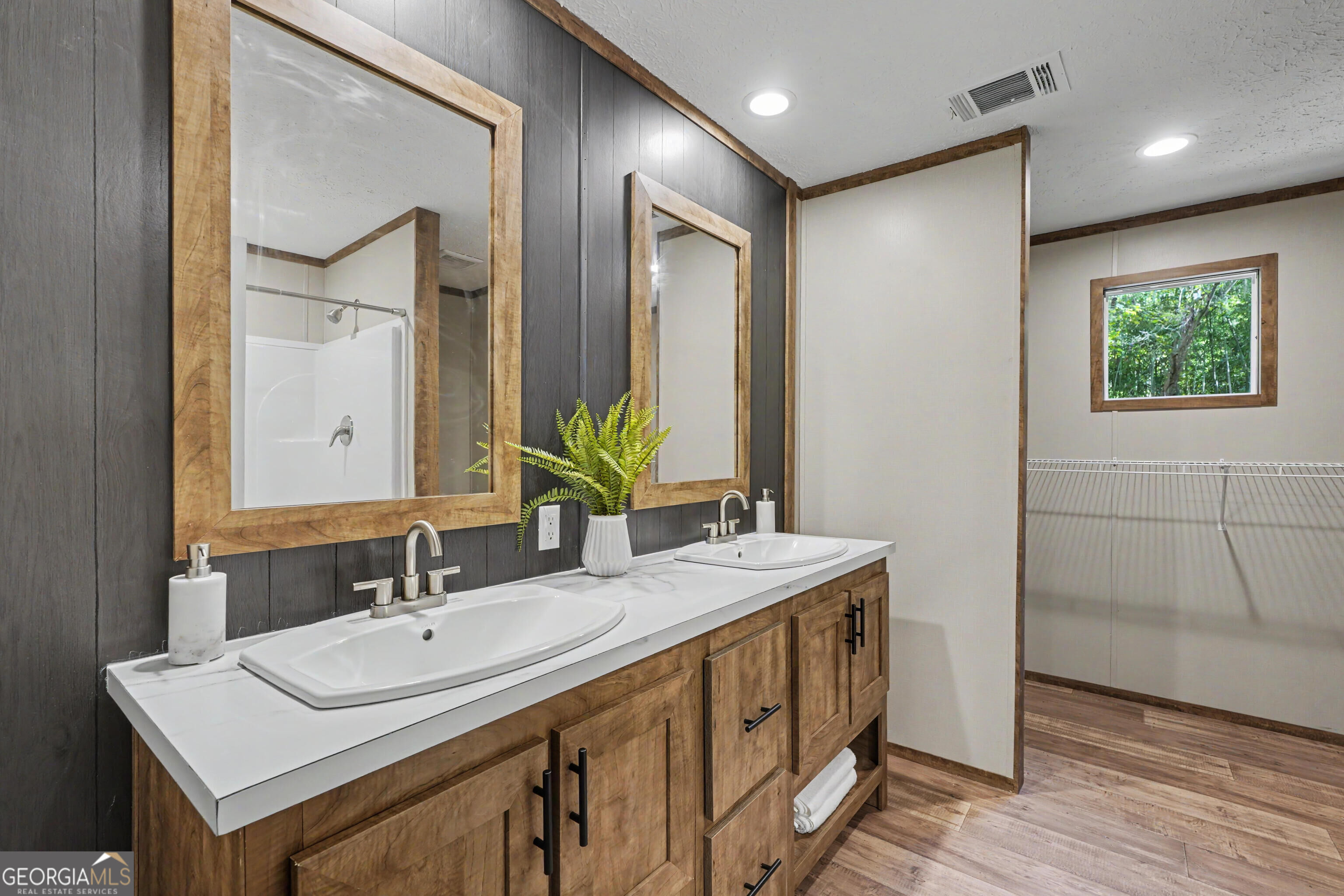 45 2nd Property Photo 33