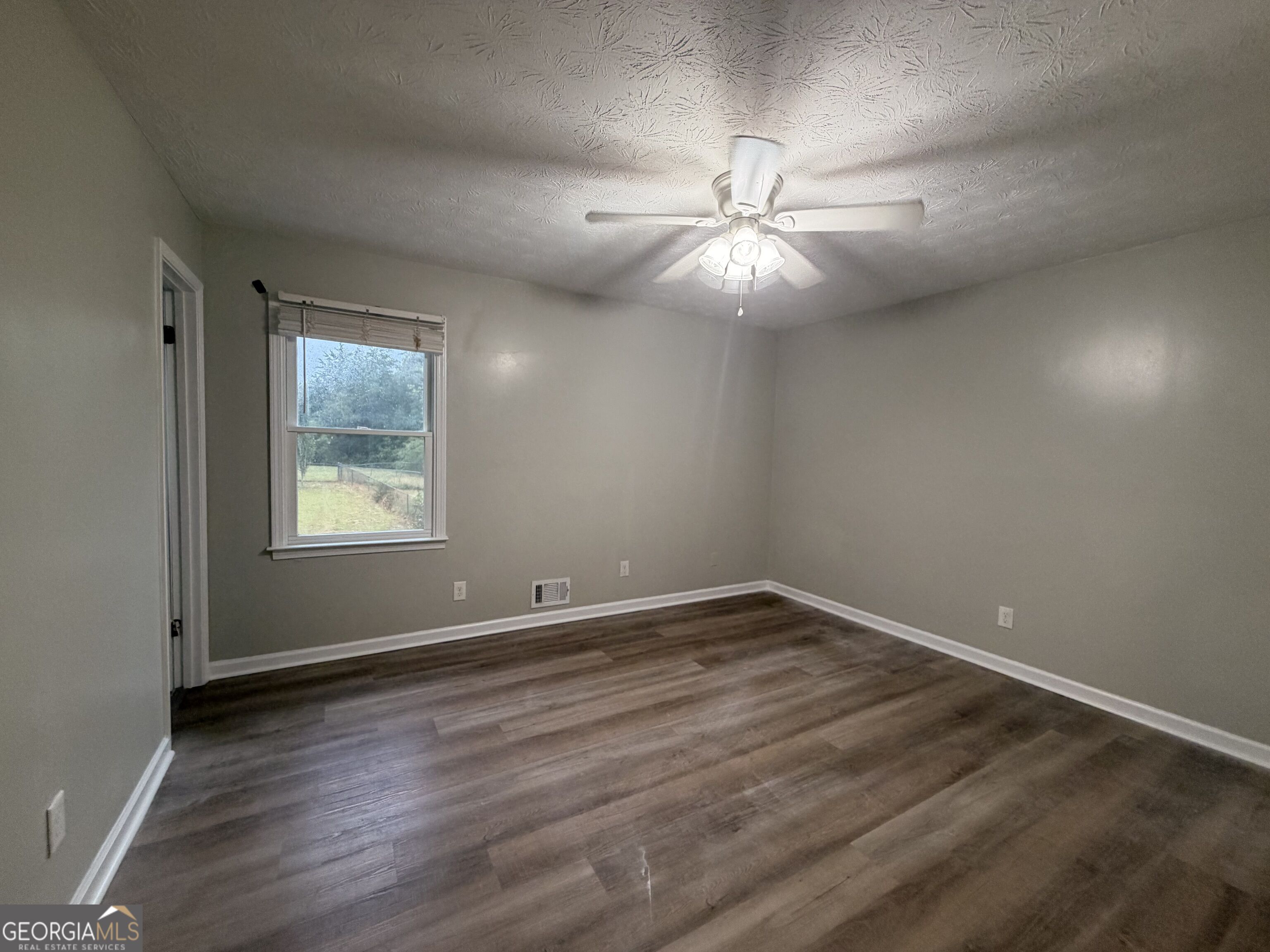 4908 Cherokee Way Se Property Photo 13