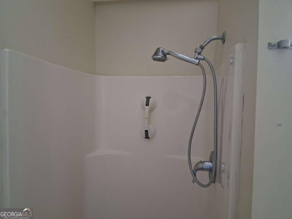 7728 Governors Lane Property Photo 8