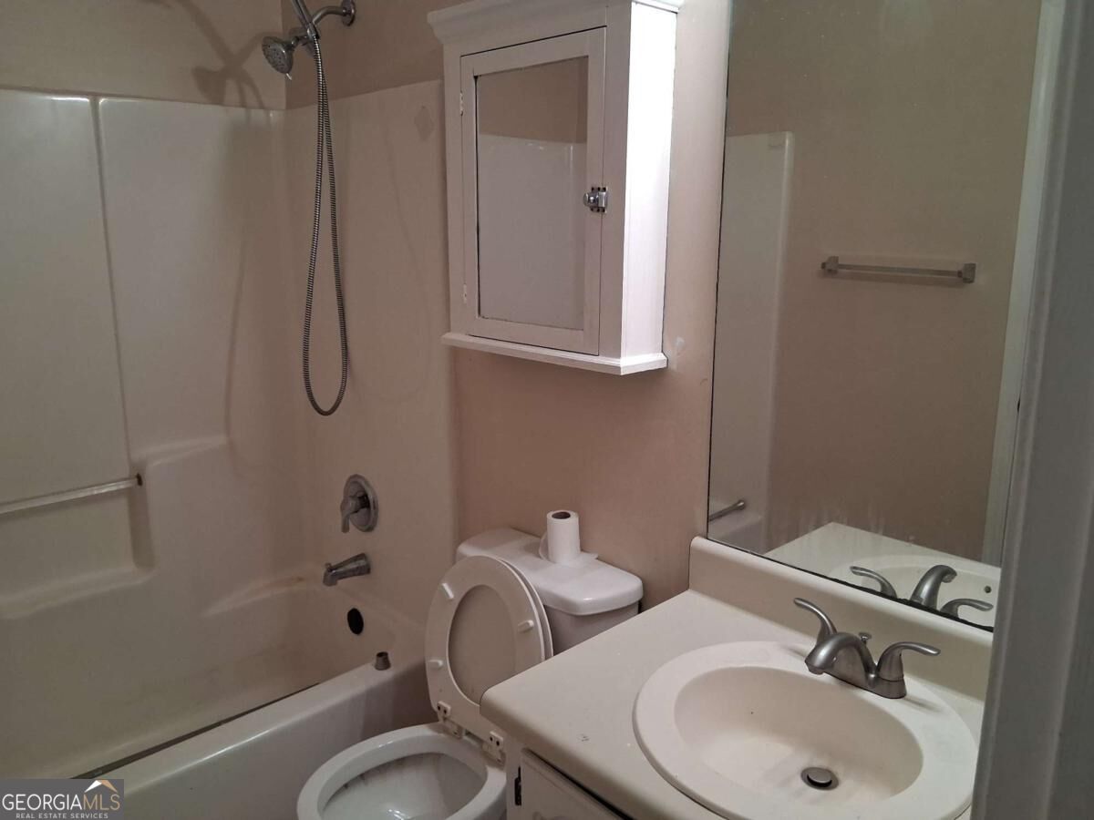 7728 Governors Lane Property Photo 10