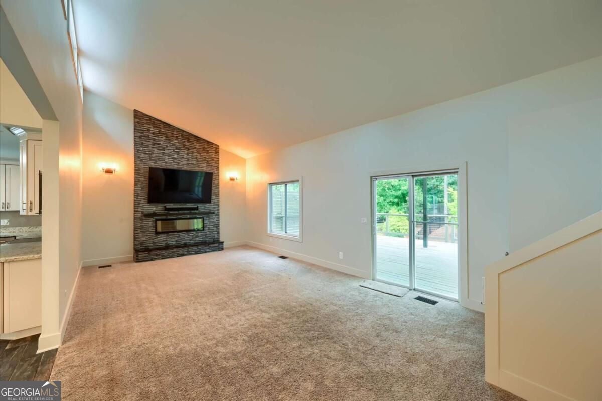 2470 Kingsley Drive Ne Property Photo 5