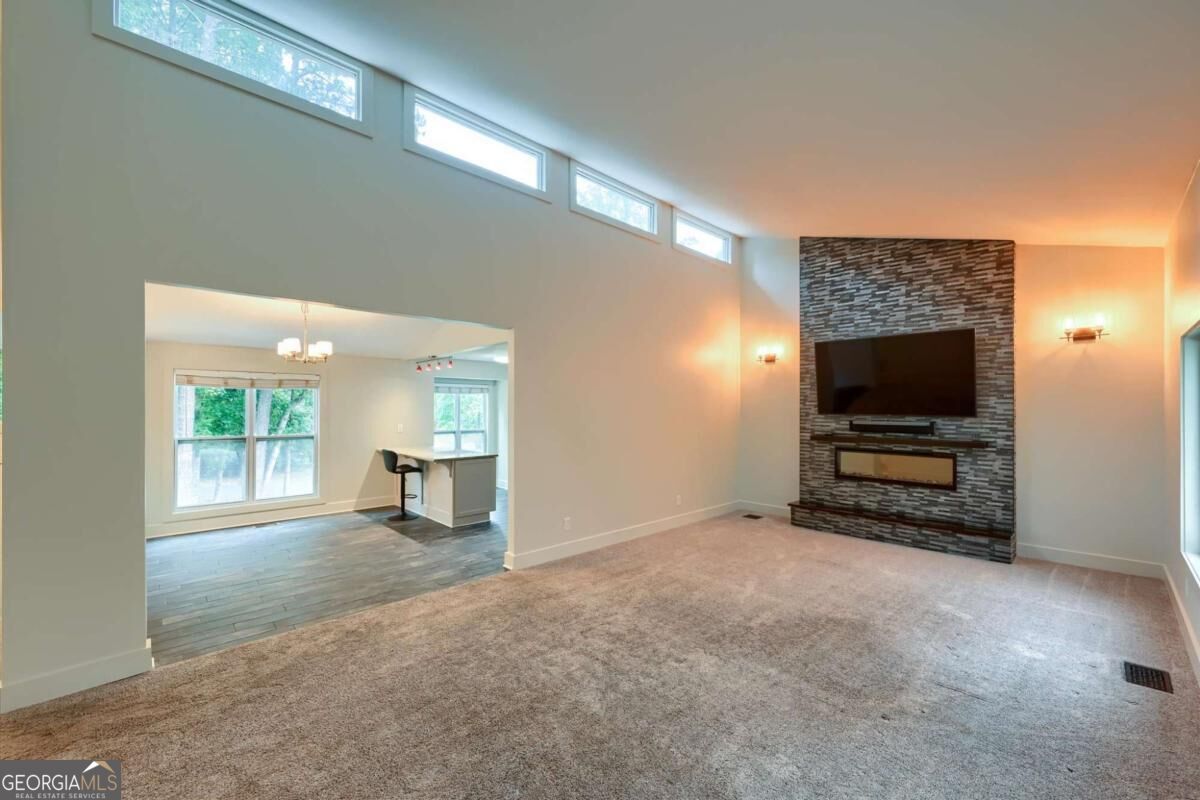 2470 Kingsley Drive Ne Property Photo 7