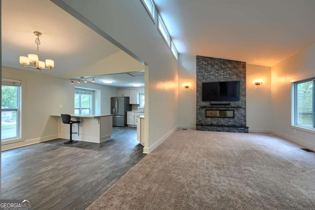 2470 Kingsley Drive Ne Property Photo 9