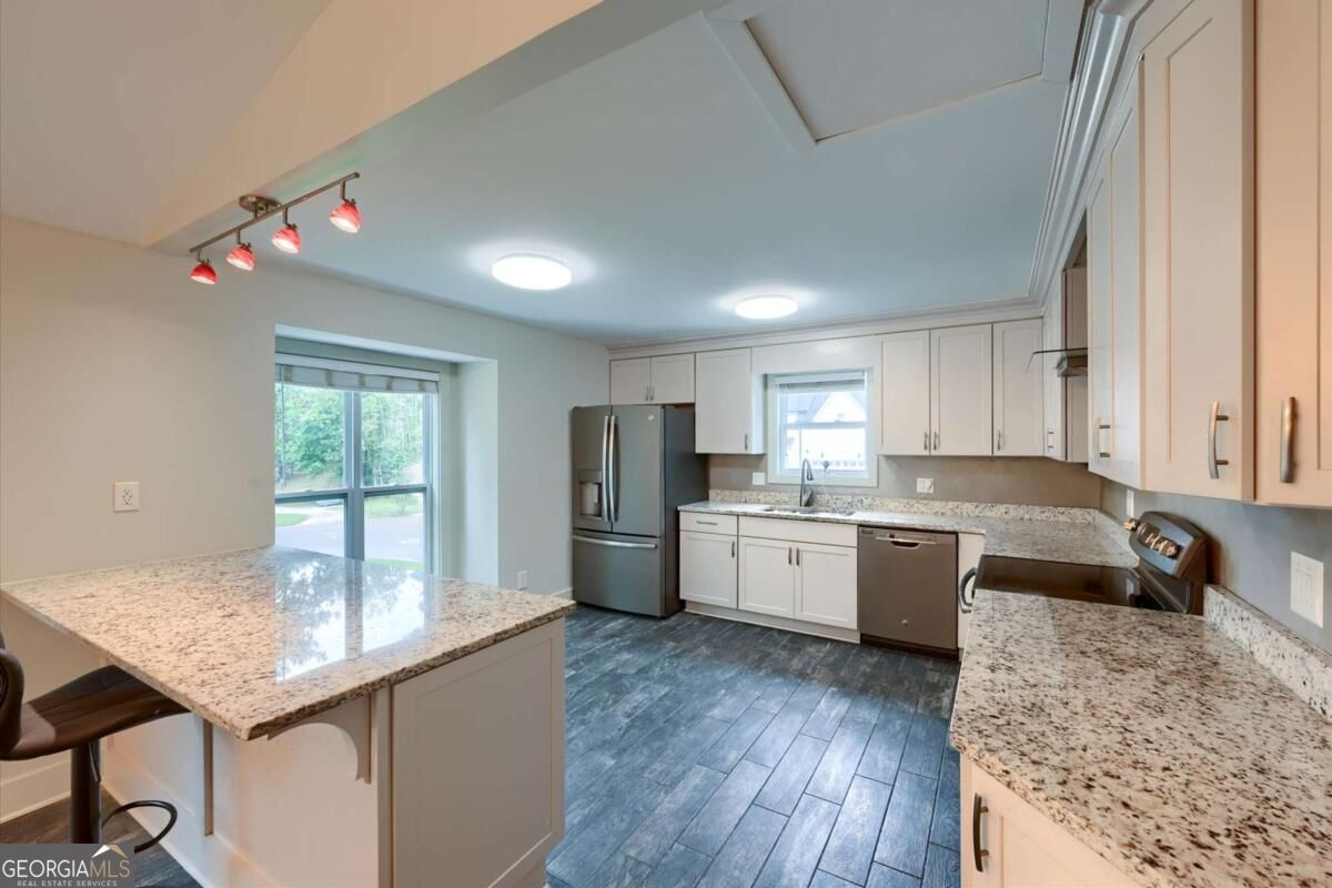 2470 Kingsley Drive Ne Property Photo 10