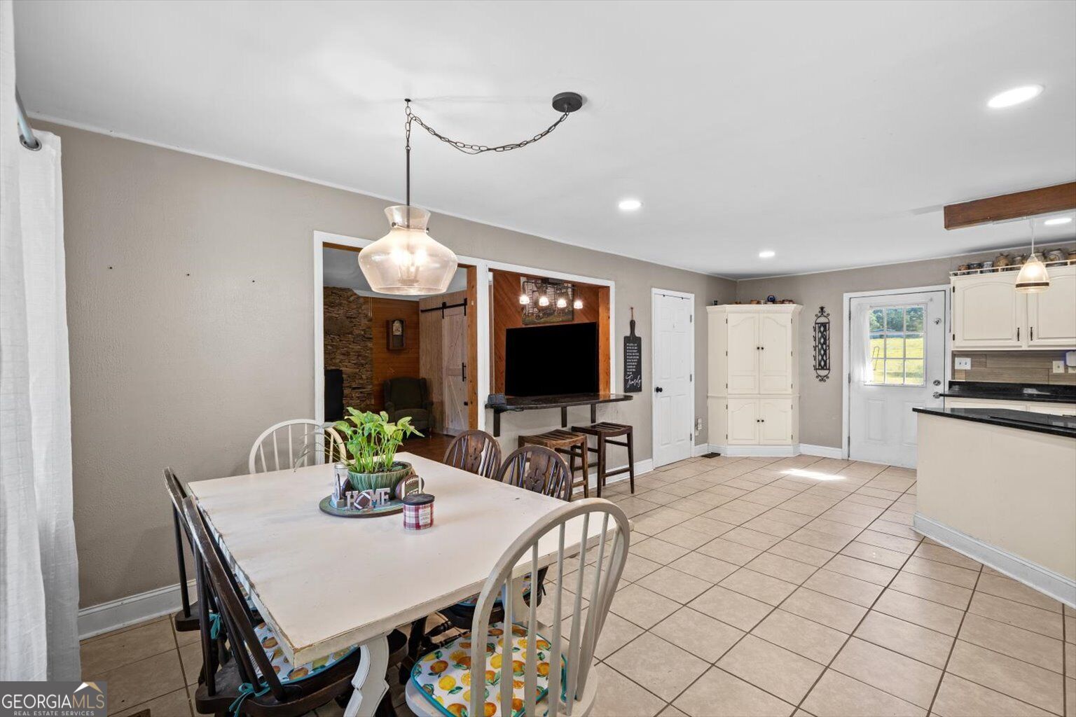 1117 Boss Road Property Photo 3