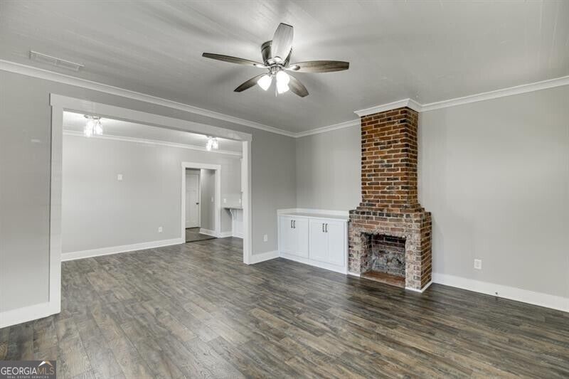 4615 S Lee Street Property Photo 8