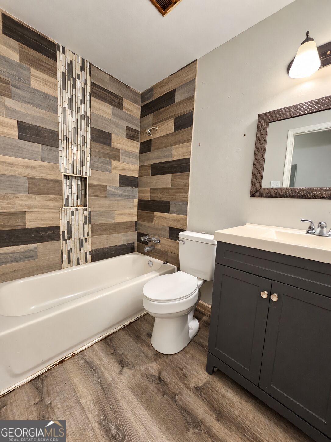208 Bedivere Drive Property Photo 7