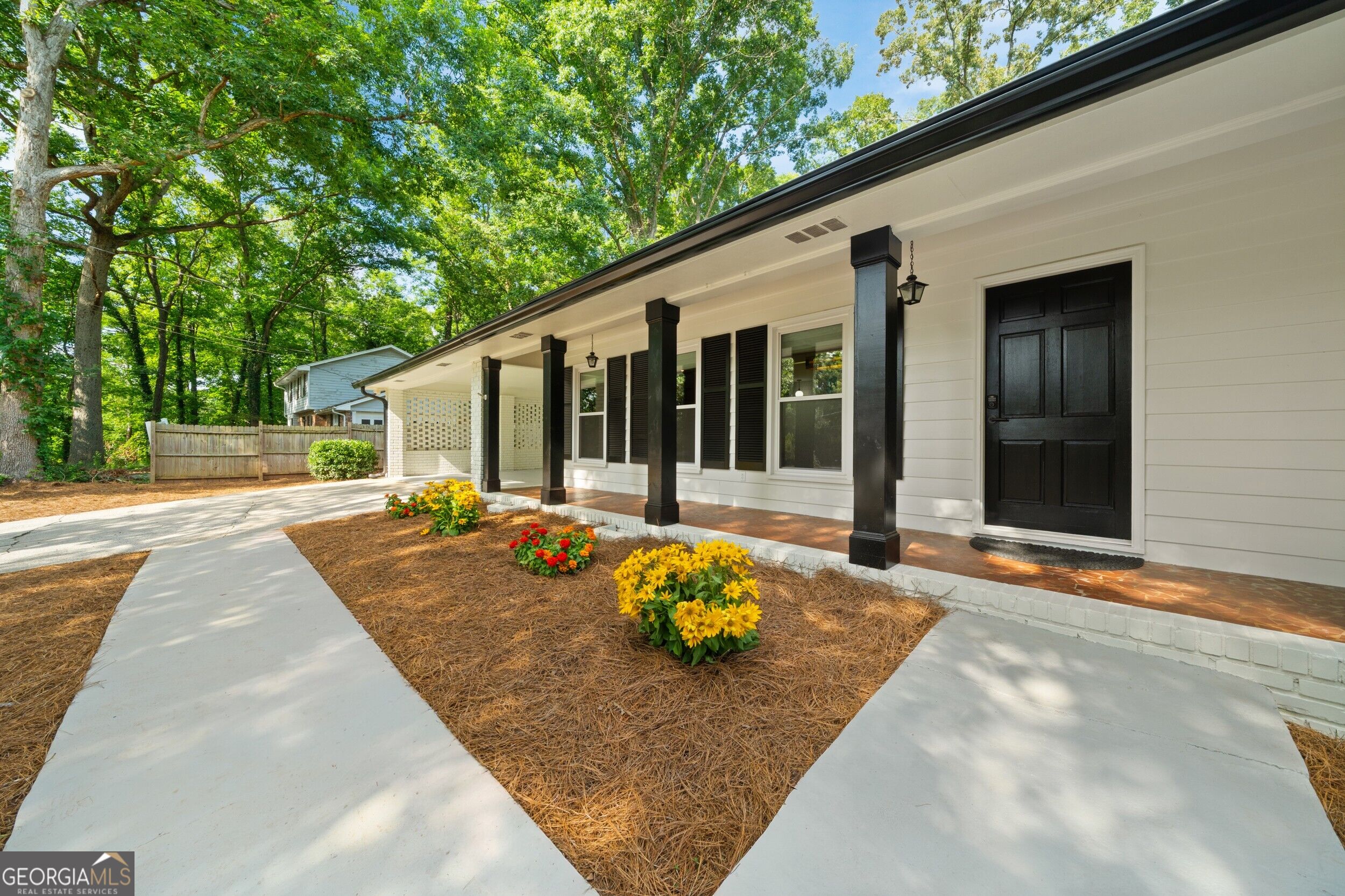1415 Driftwood Court Property Photo 2