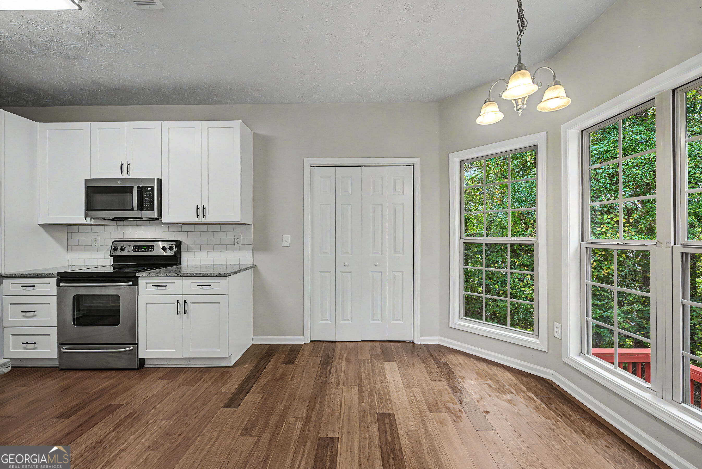 554 Jefferson Walk Circle Property Photo 13