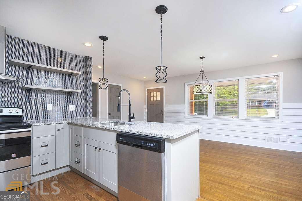 1877 Glenmar Drive Property Photo 6