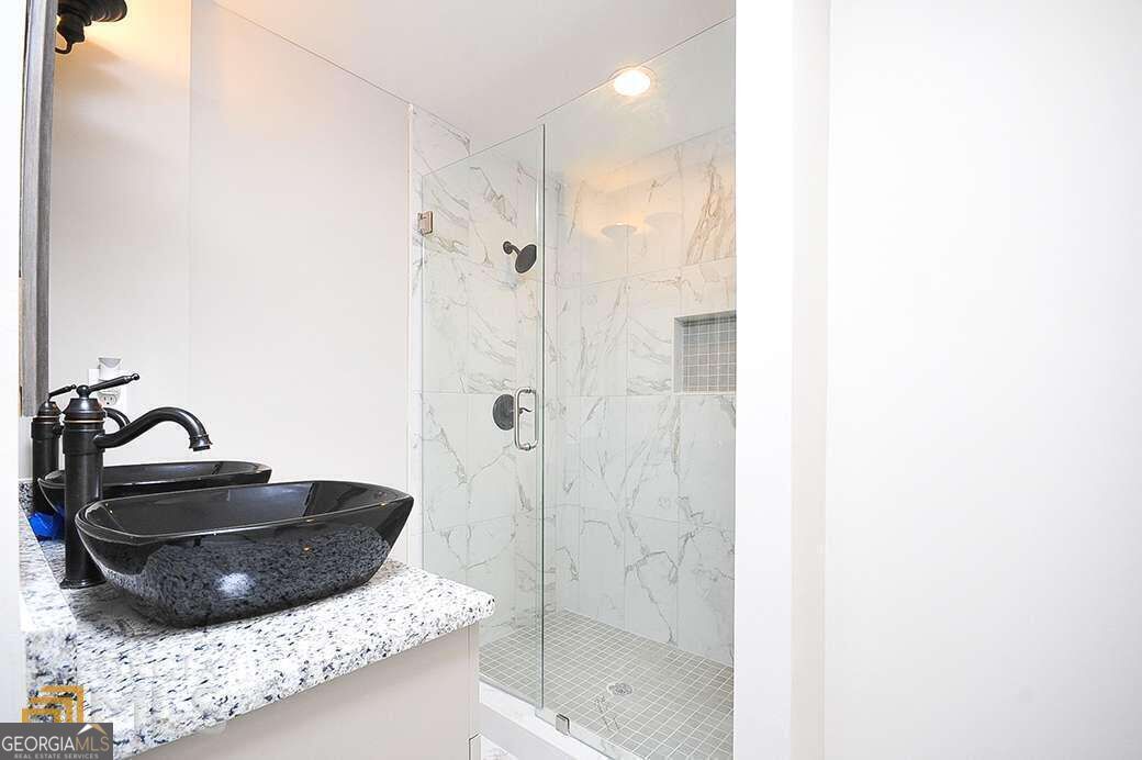 1877 Glenmar Drive Property Photo 10