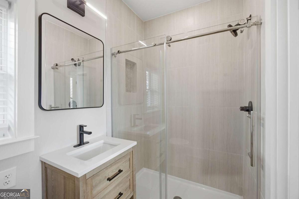 184 W Jarrard Street Unit 3 Property Photo 6