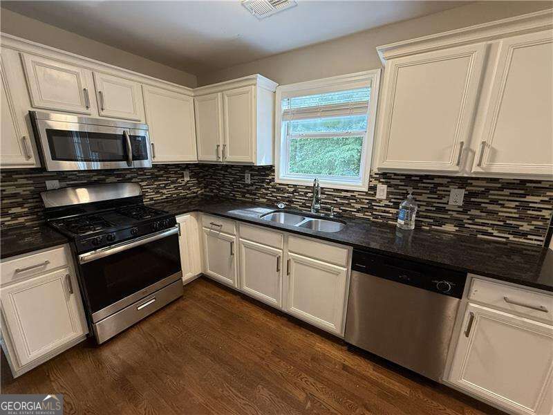 944 Crossing Rock Drive Property Photo 11