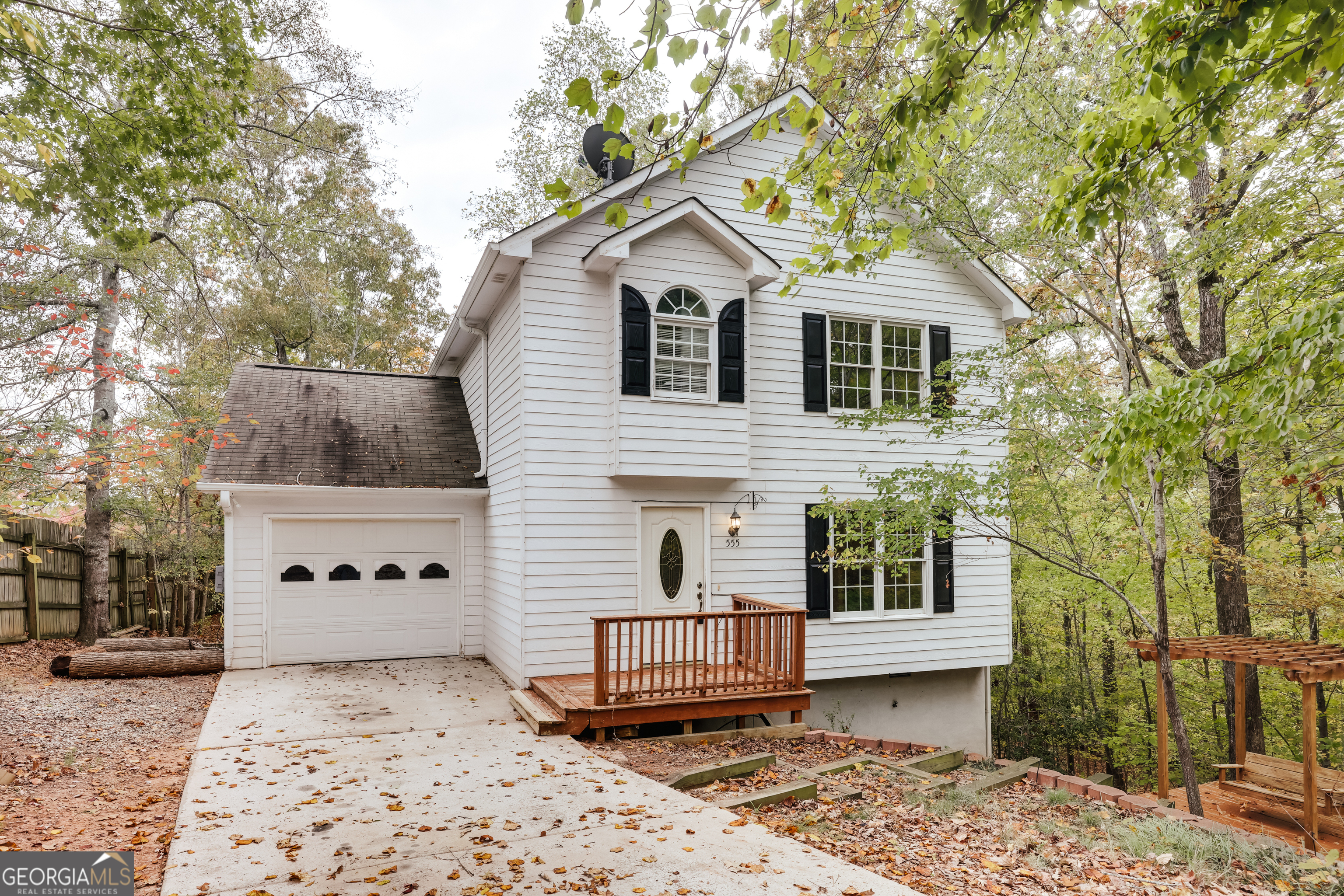 555 Snapfinger Drive Property Photo 1