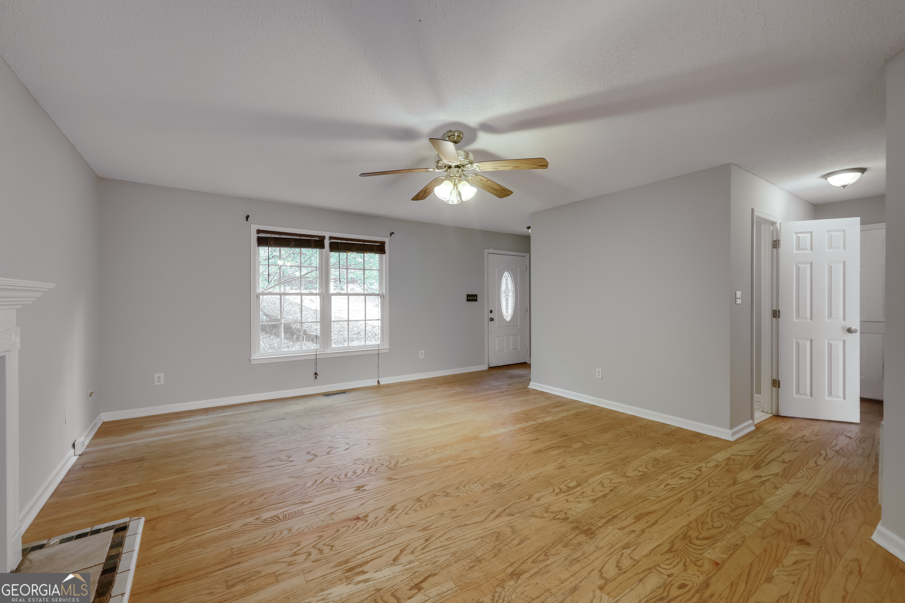555 Snapfinger Drive Property Photo 4