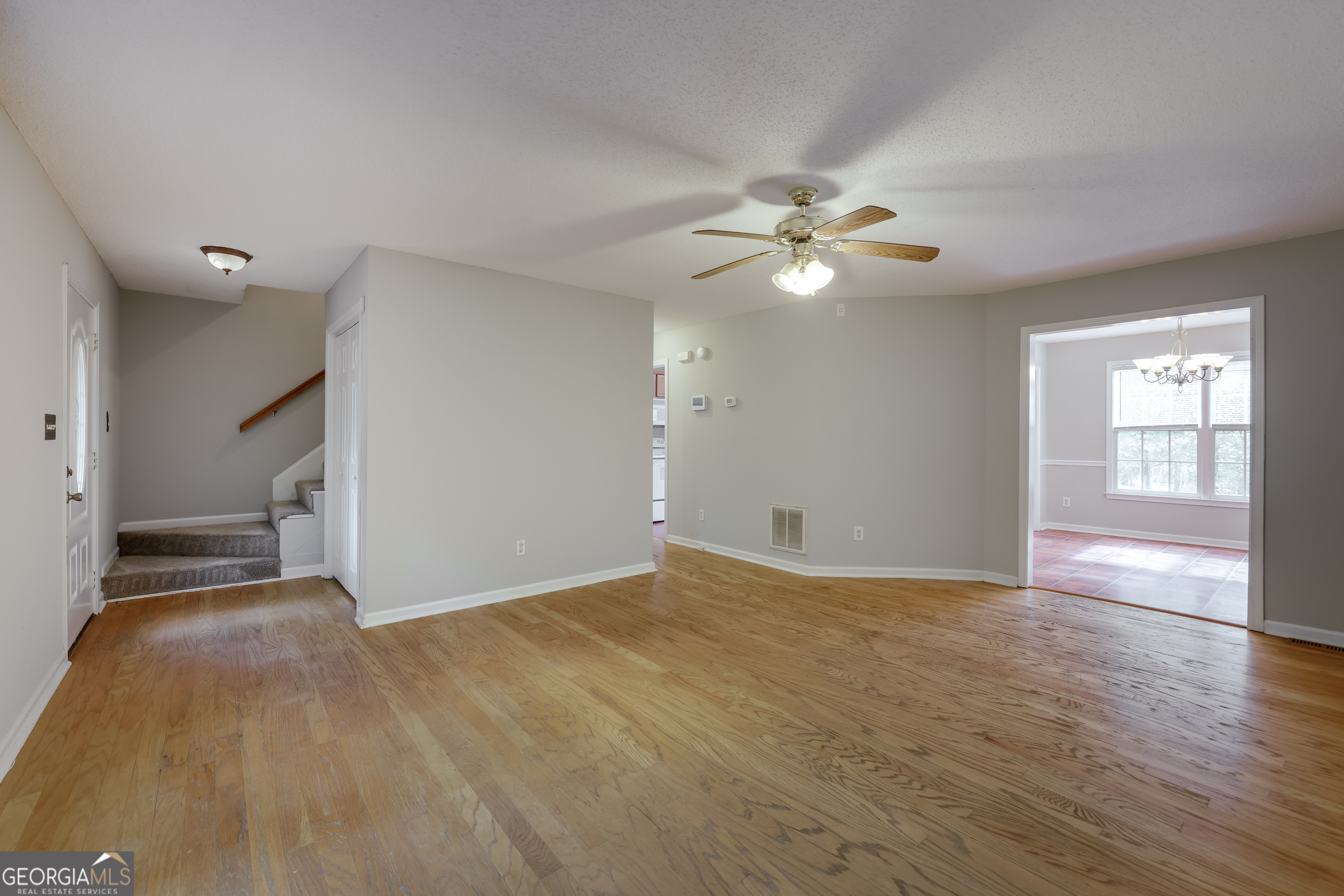 555 Snapfinger Drive Property Photo 5