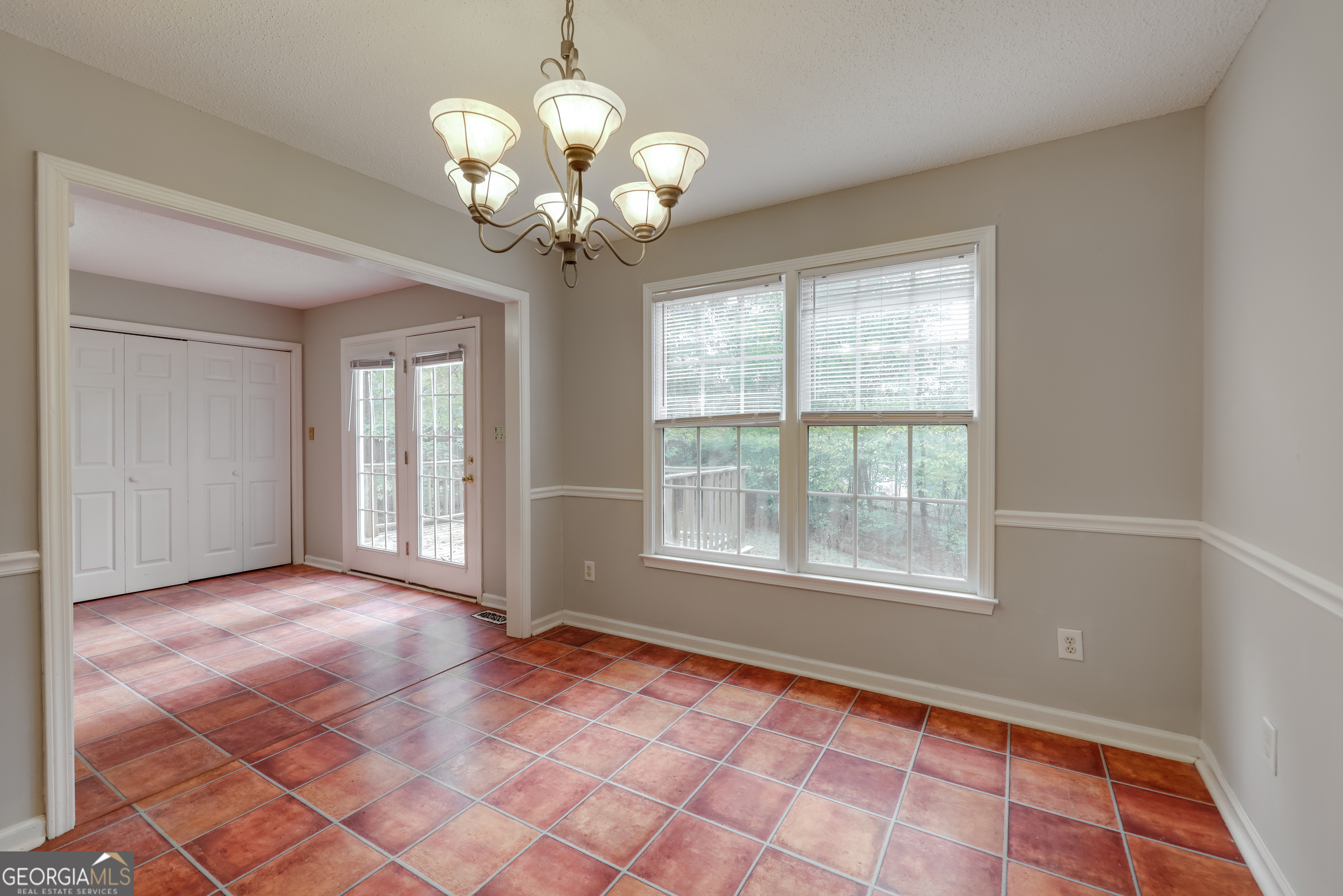 555 Snapfinger Drive Property Photo 8