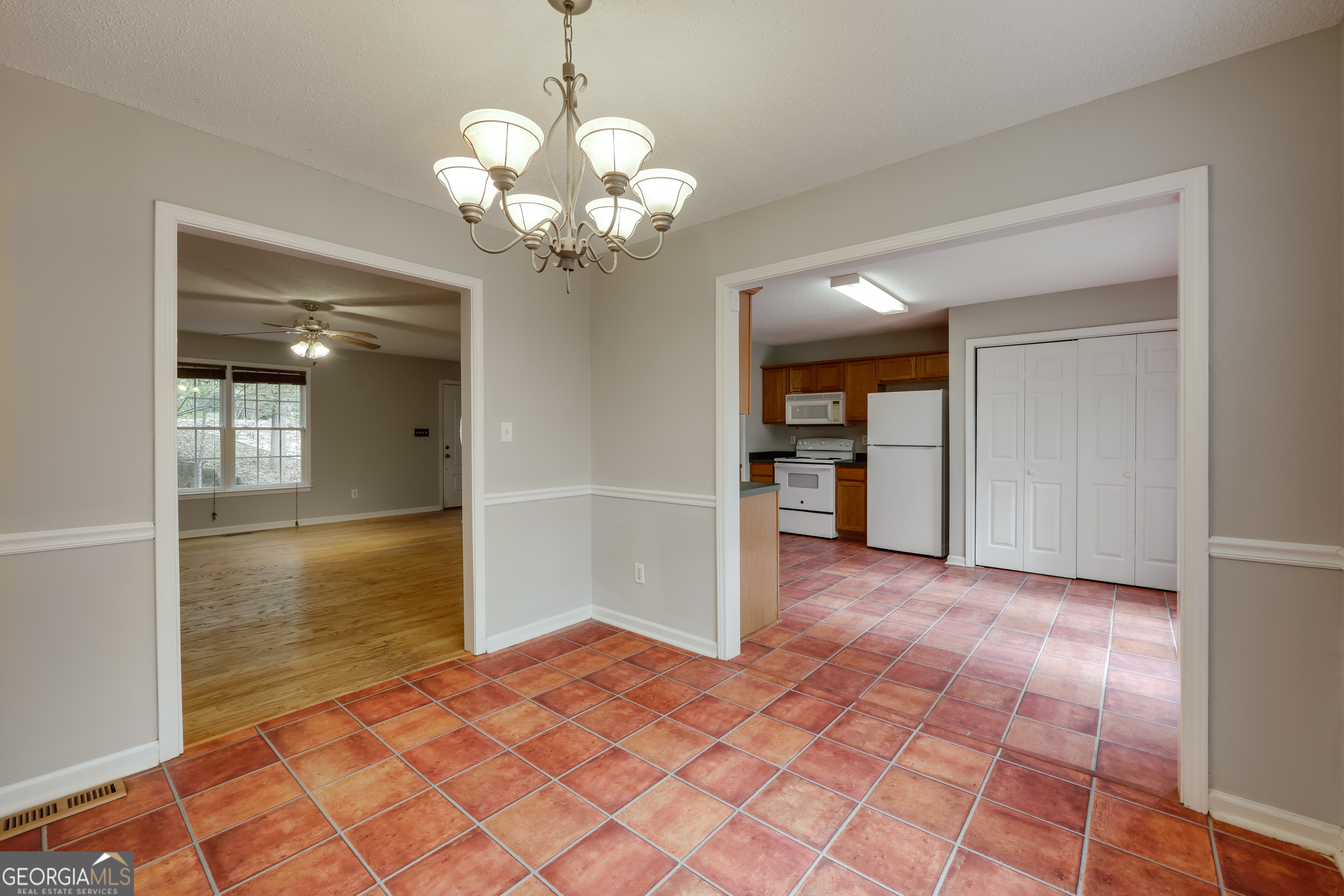 555 Snapfinger Drive Property Photo 9