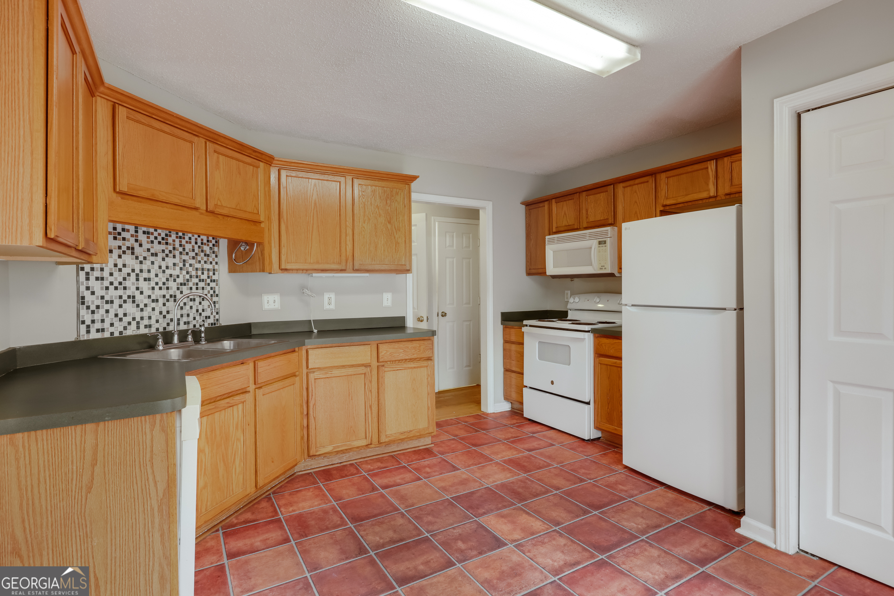 555 Snapfinger Drive Property Photo 10