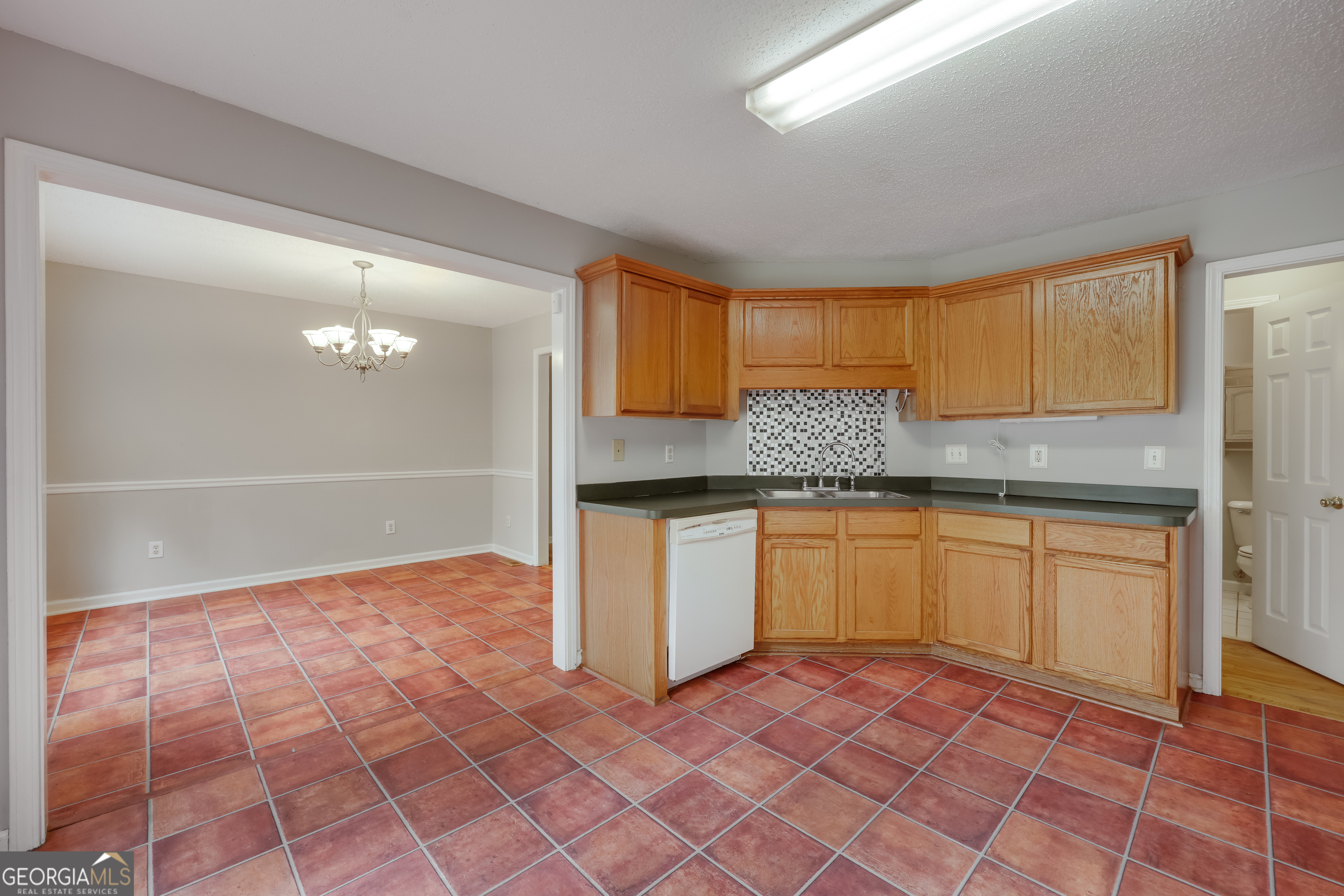 555 Snapfinger Drive Property Photo 12