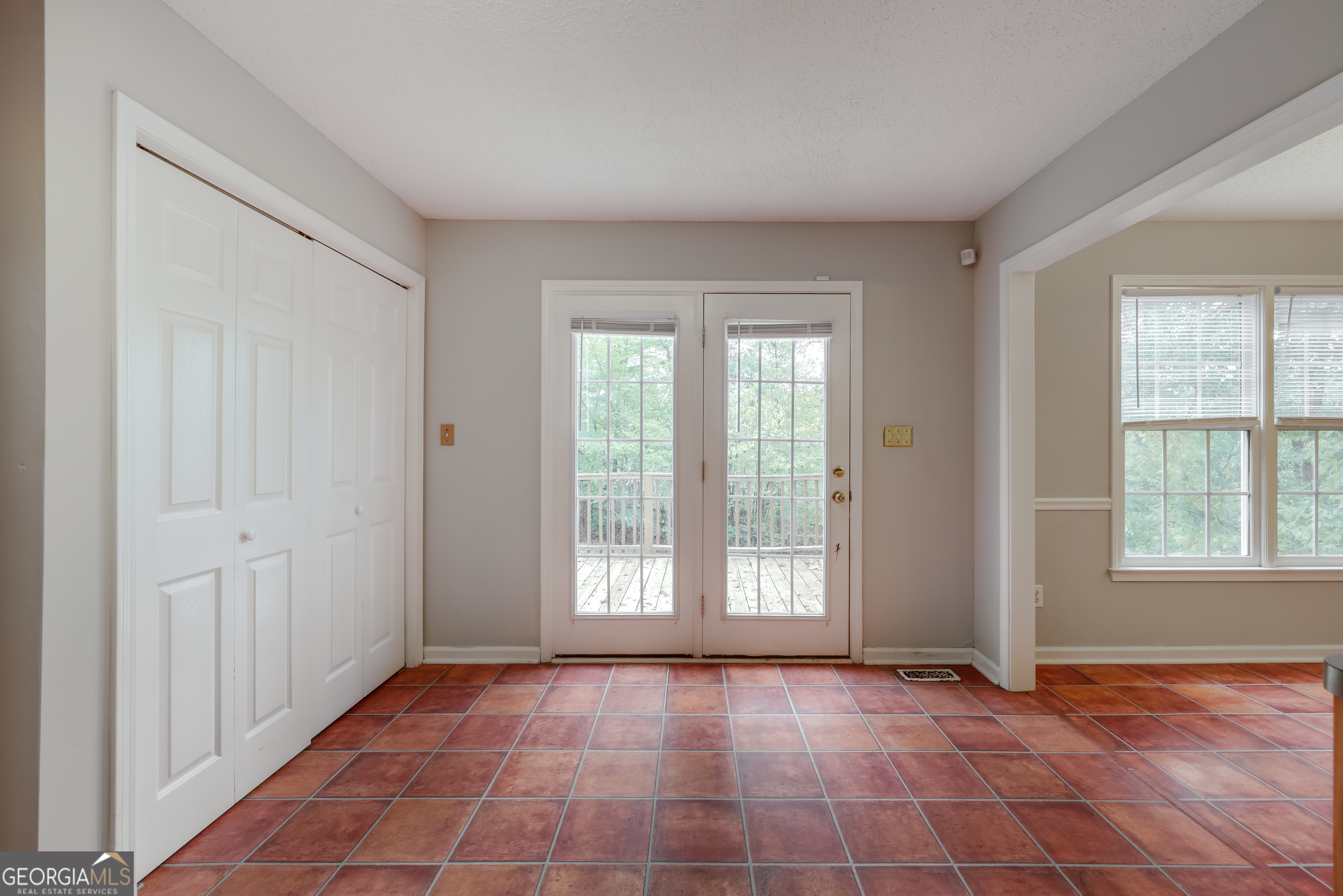 555 Snapfinger Drive Property Photo 13