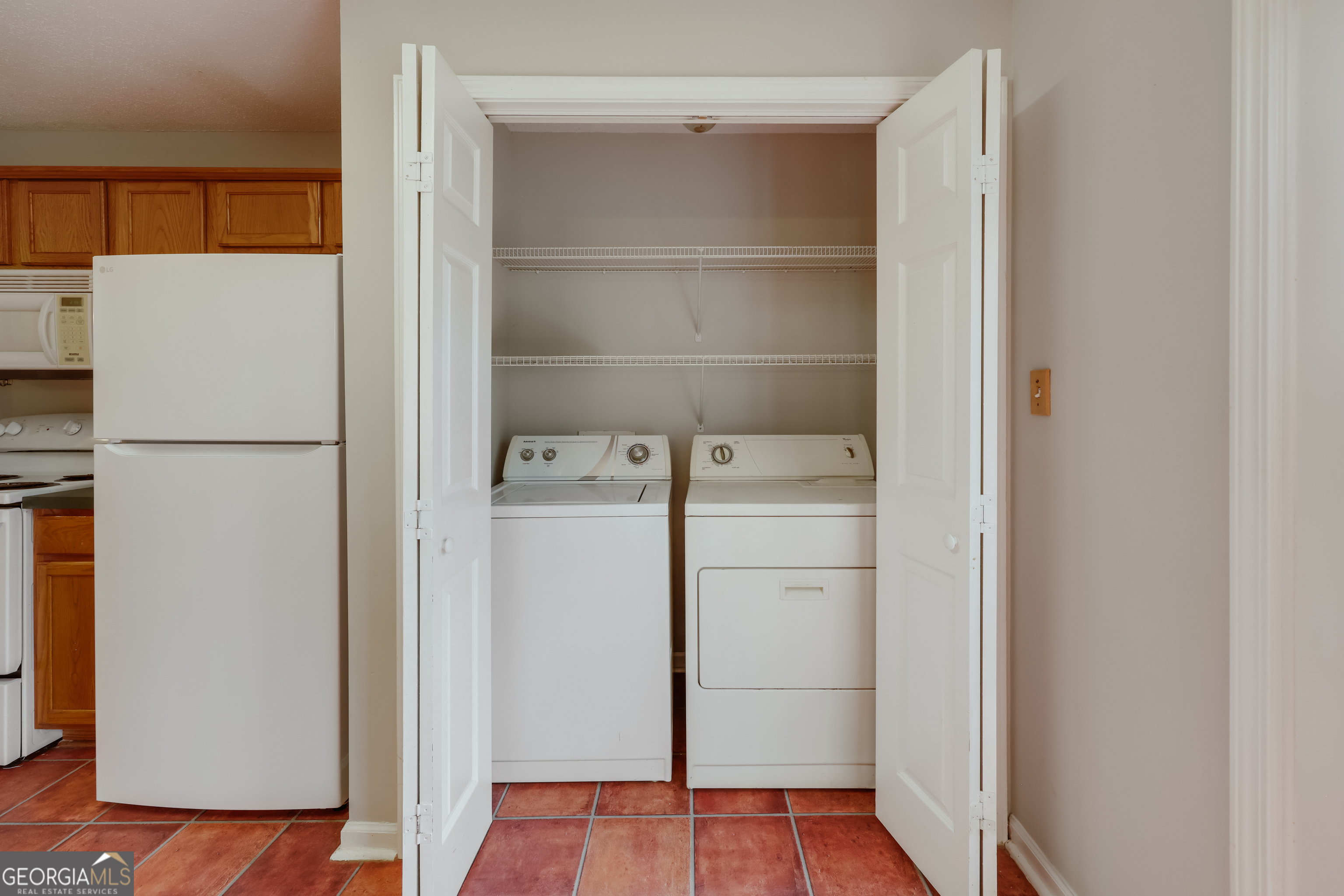 555 Snapfinger Drive Property Photo 15