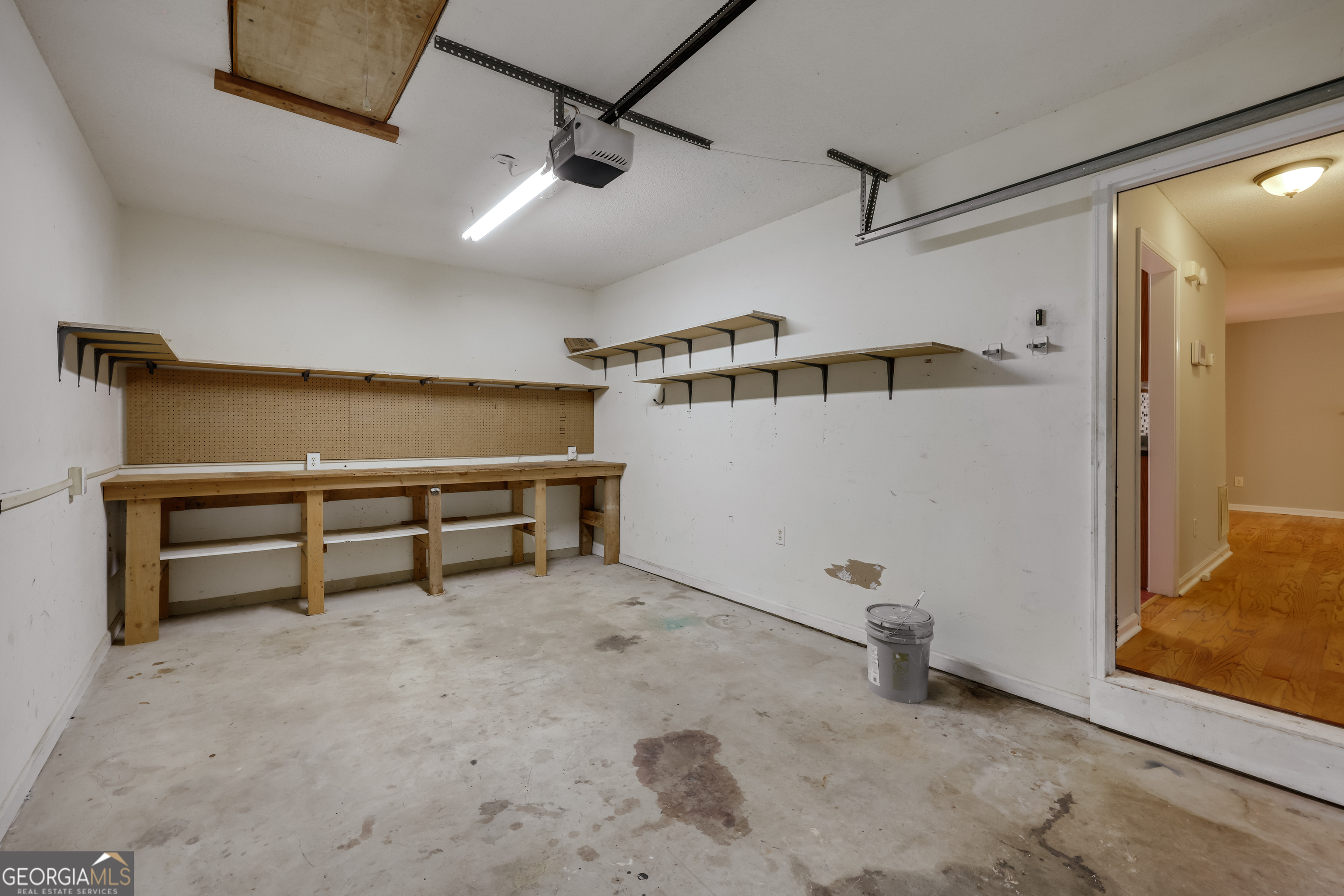 555 Snapfinger Drive Property Photo 20