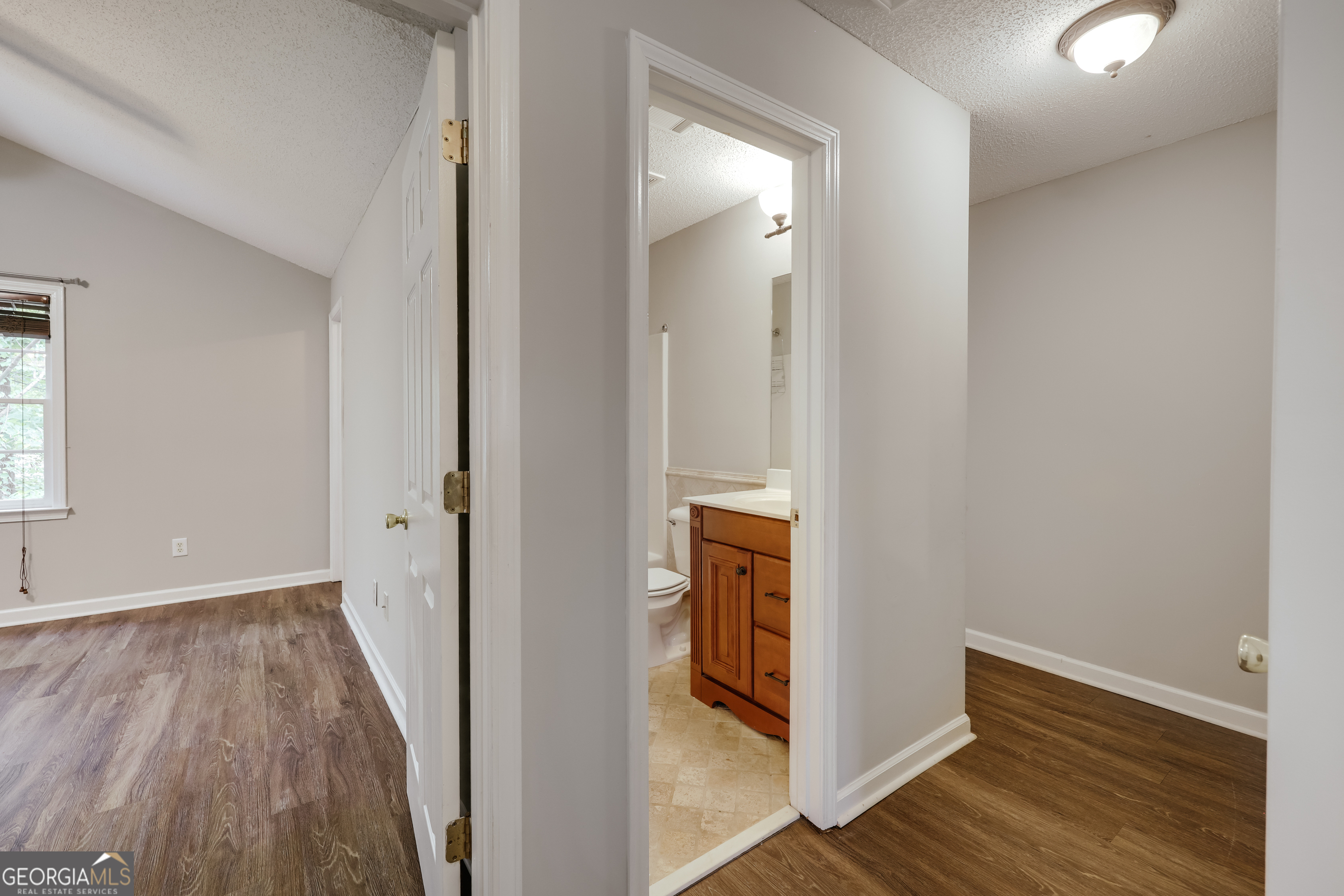 555 Snapfinger Drive Property Photo 22