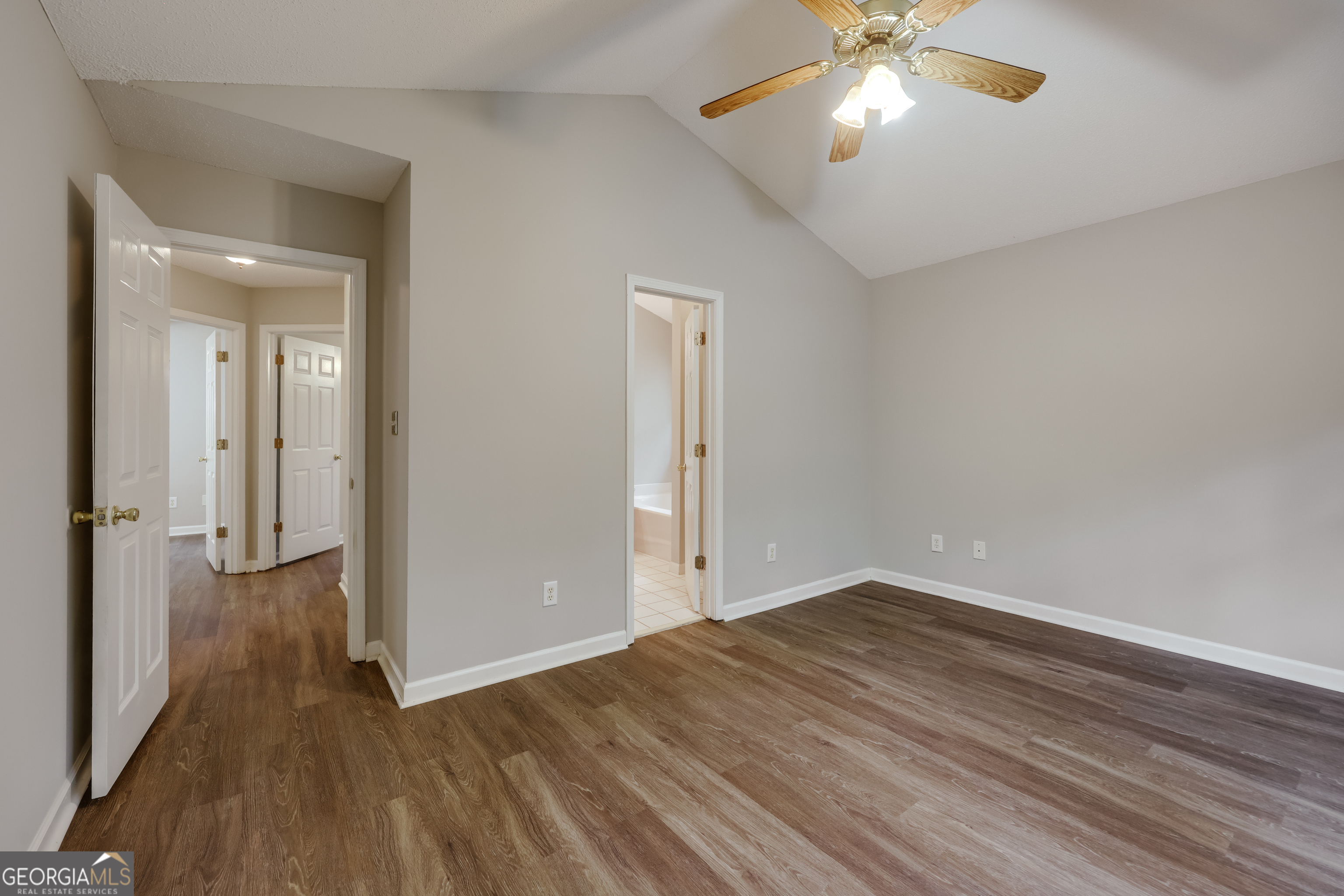 555 Snapfinger Drive Property Photo 27