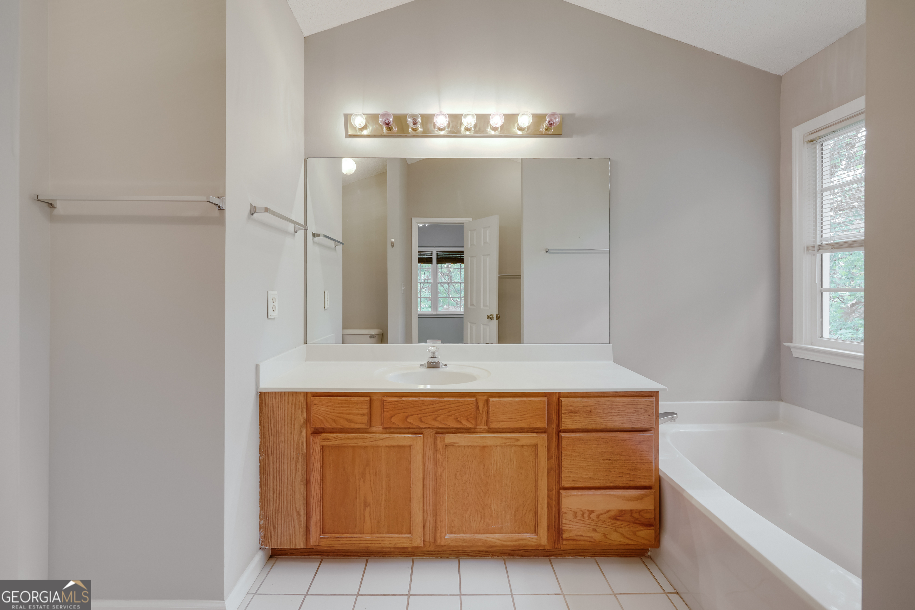 555 Snapfinger Drive Property Photo 31
