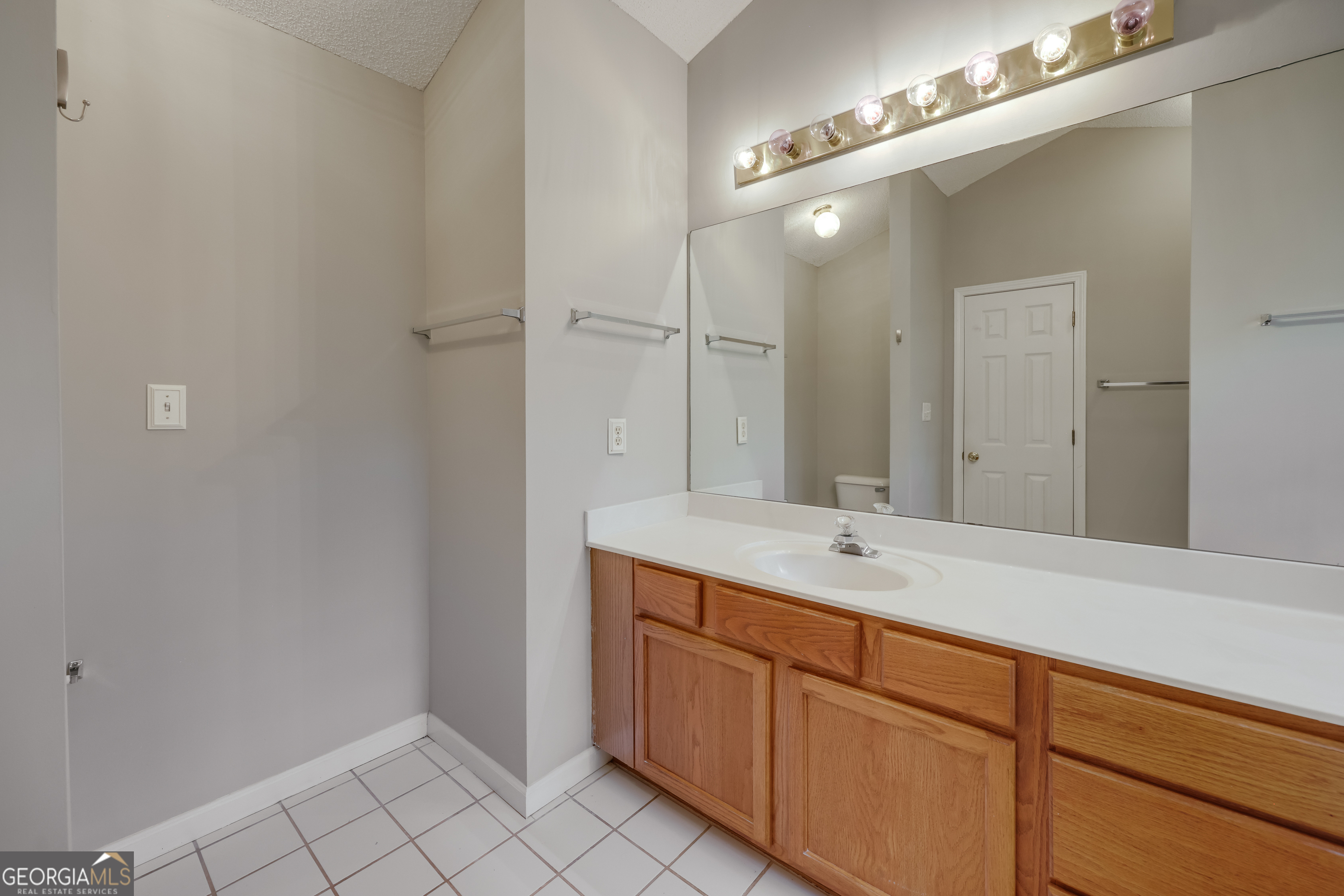 555 Snapfinger Drive Property Photo 33